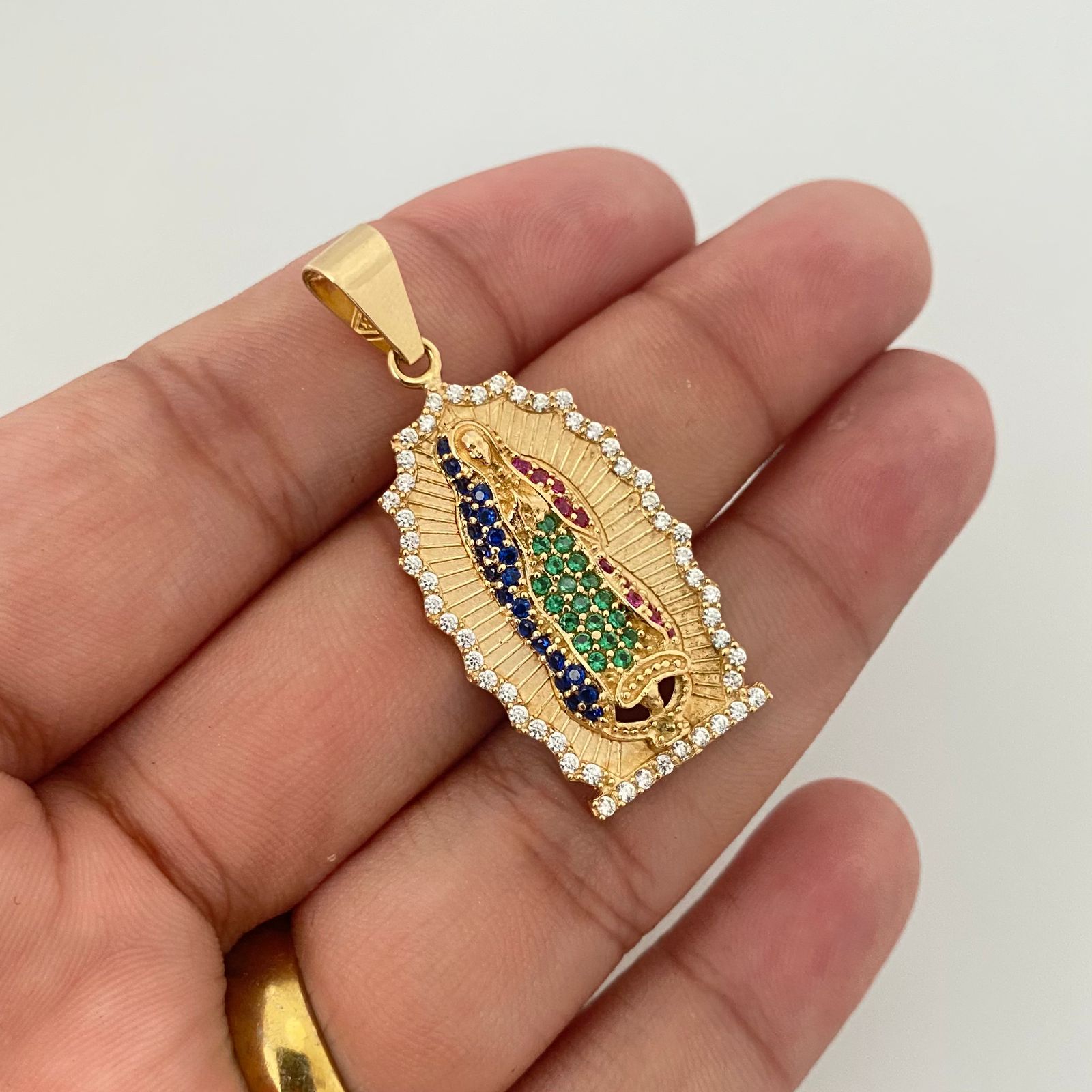 Dije silueta guadalupe casting colores Oro amarillo 18k 9,30 Gr / 4,0 Cm