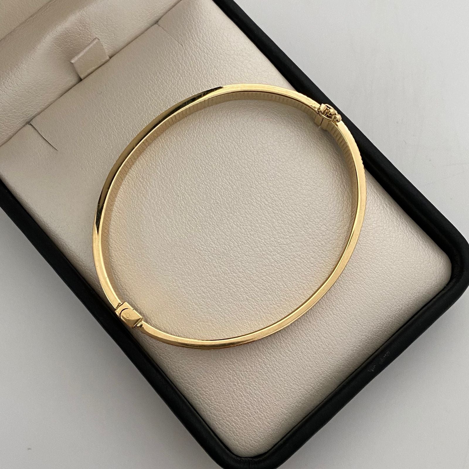 Aro It Sello Diamantado Oro amarillo 18k 10,8 Gr / 5,9 mm / 18,5 Cm