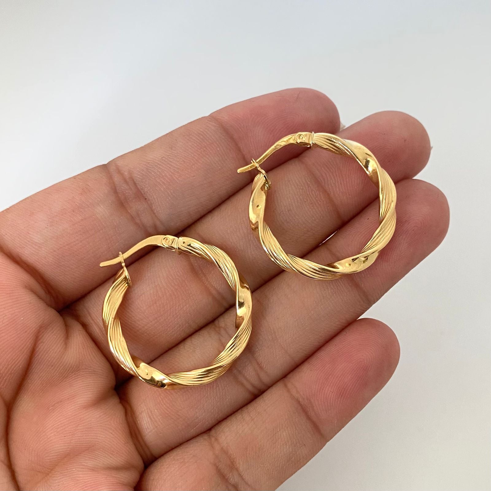Candonga entorchada rayada lisa Oro amarillo 18k 2,80 Gr / 2,6 Cm