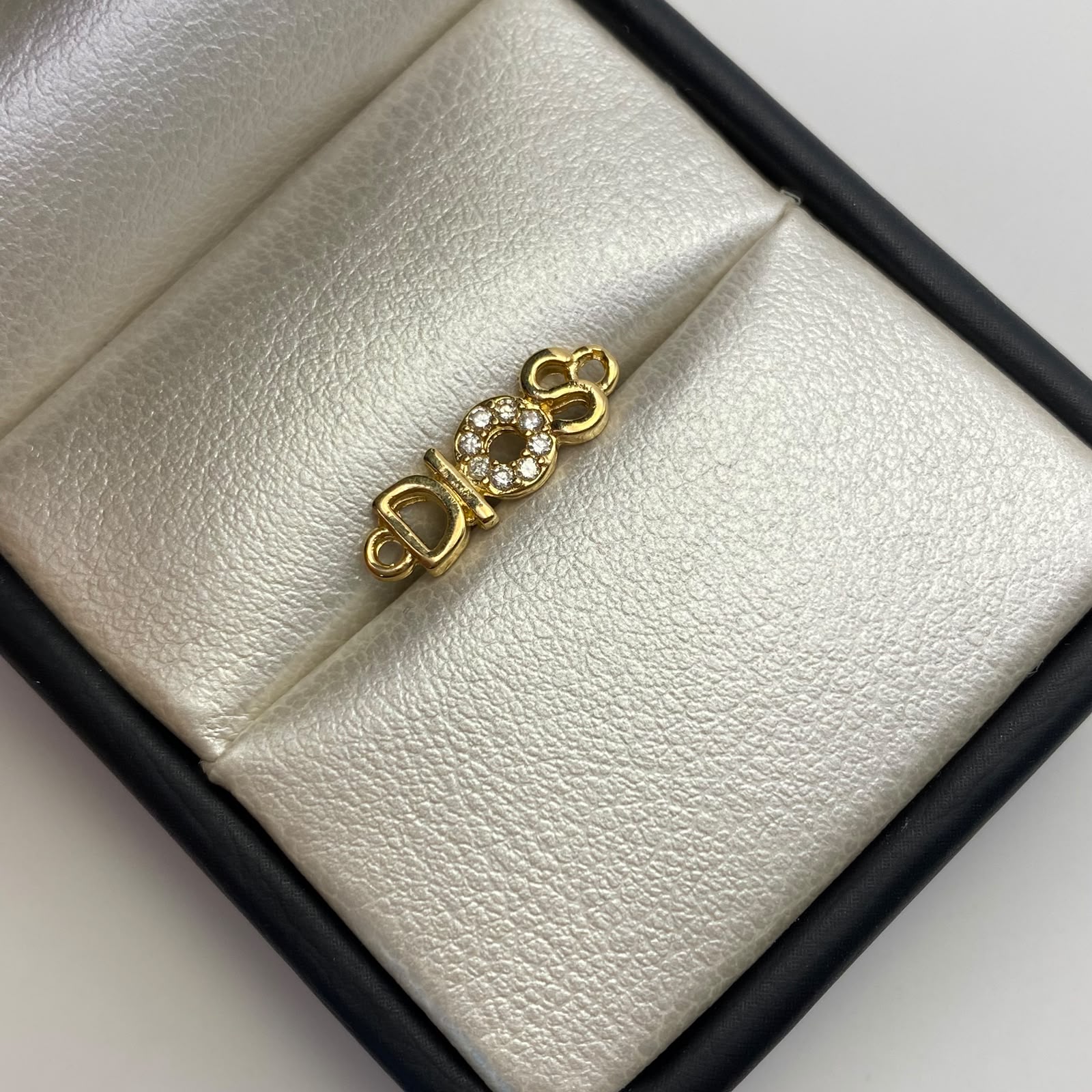 Herraje Dios casting Oro amarillo 18k 0,9 Gr / 1,8 Cm