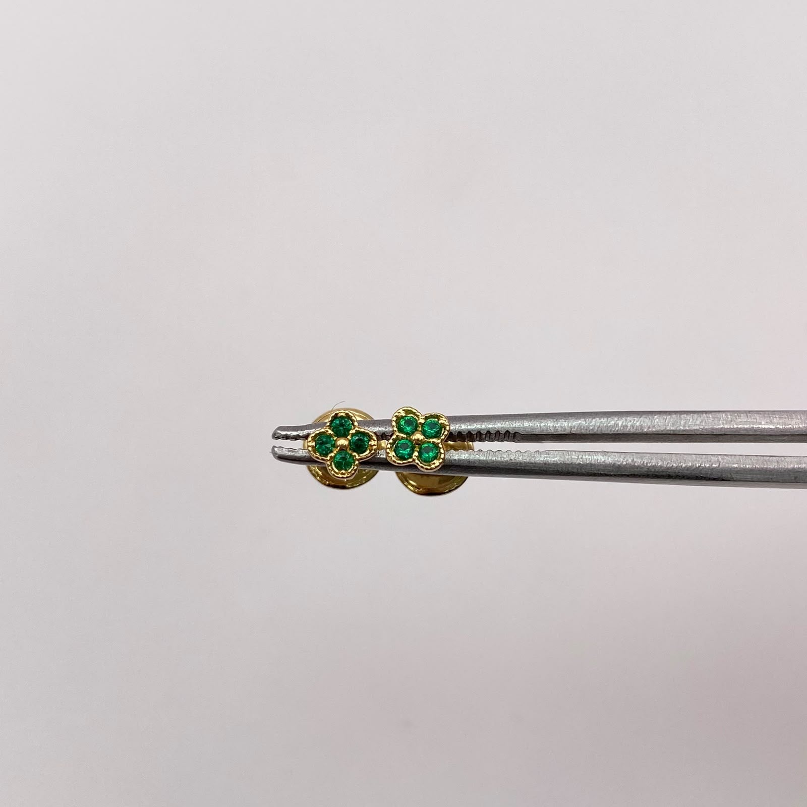 Topos mini flor circones verde Oro amarillo 18k 0,6 Gr / 4,5 mm