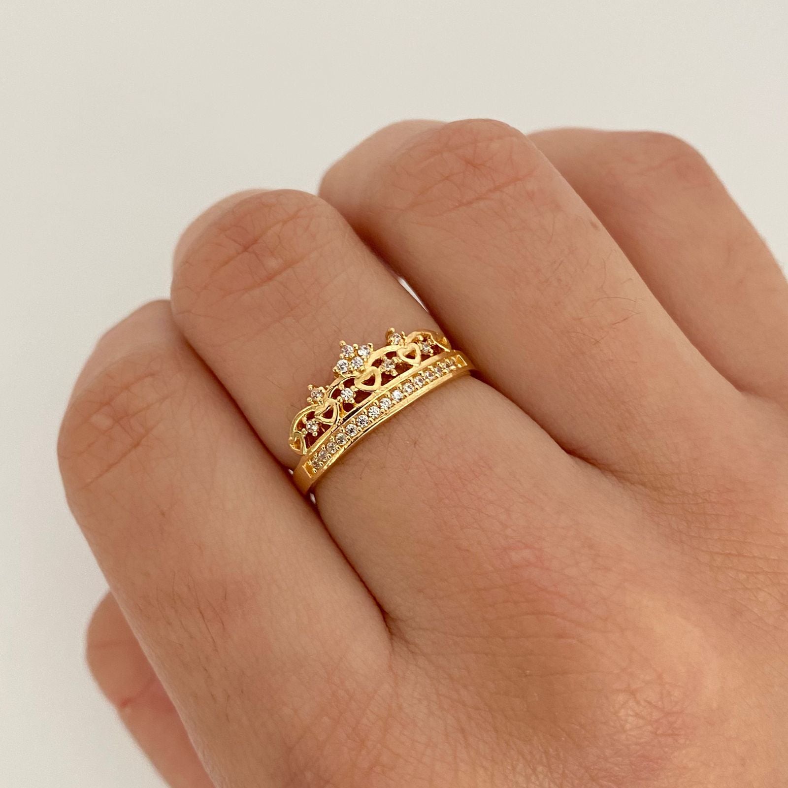Anillo 15 tiara grabado corazones Oro amarillo 18k / Talla 6 3/4 / 2,0 Gr
