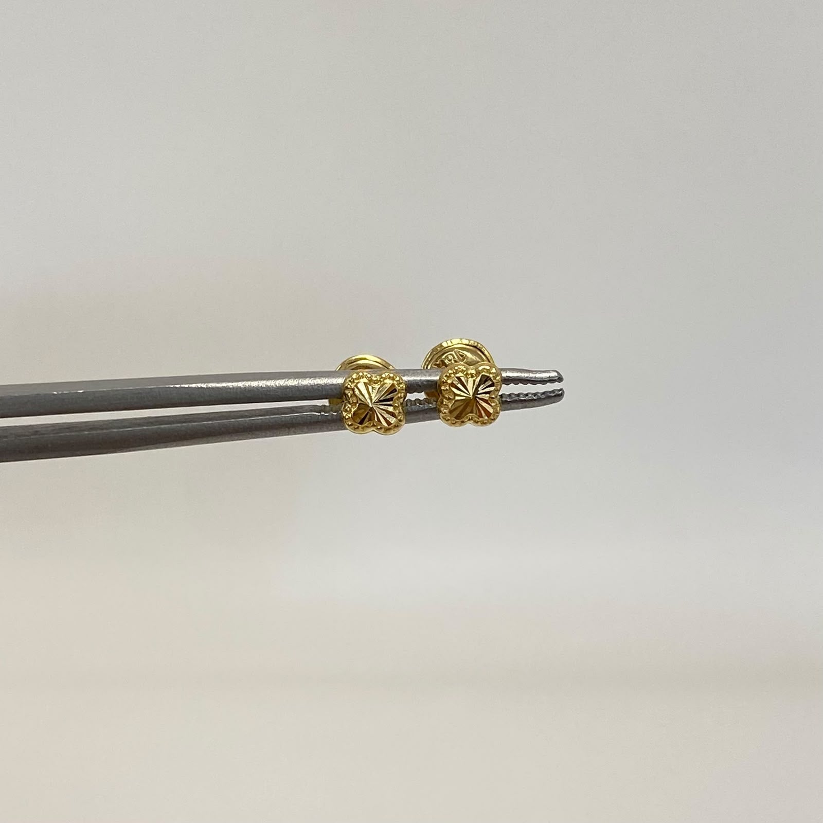 Topos trebol diamantado Oro amarillo 18k 0,45 Gr / 4,9 mm