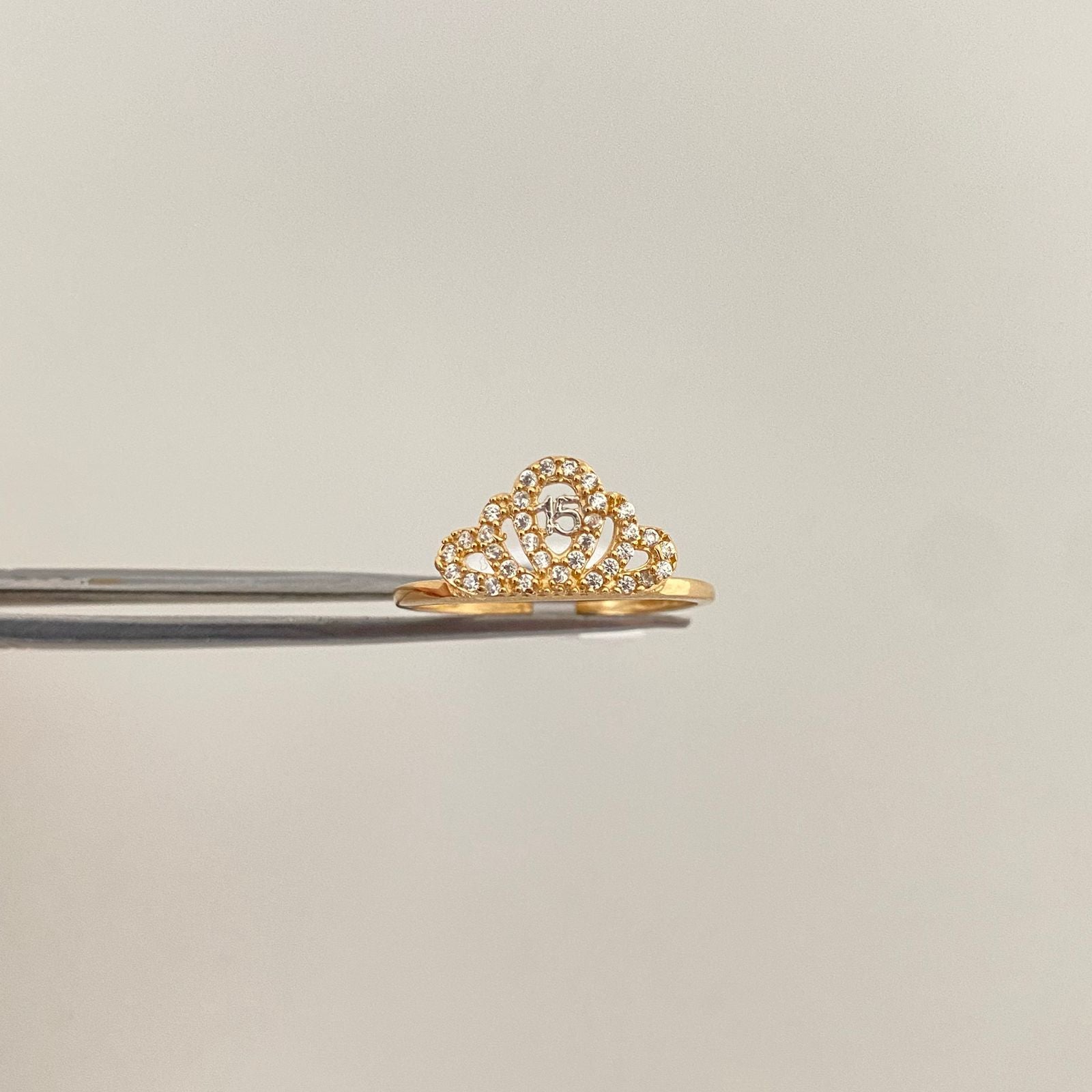 Anillo tiara 15´s casting blanco Oro amarillo y Oro blanco 18k / Talla 7 1/4 / 1,65 Gr