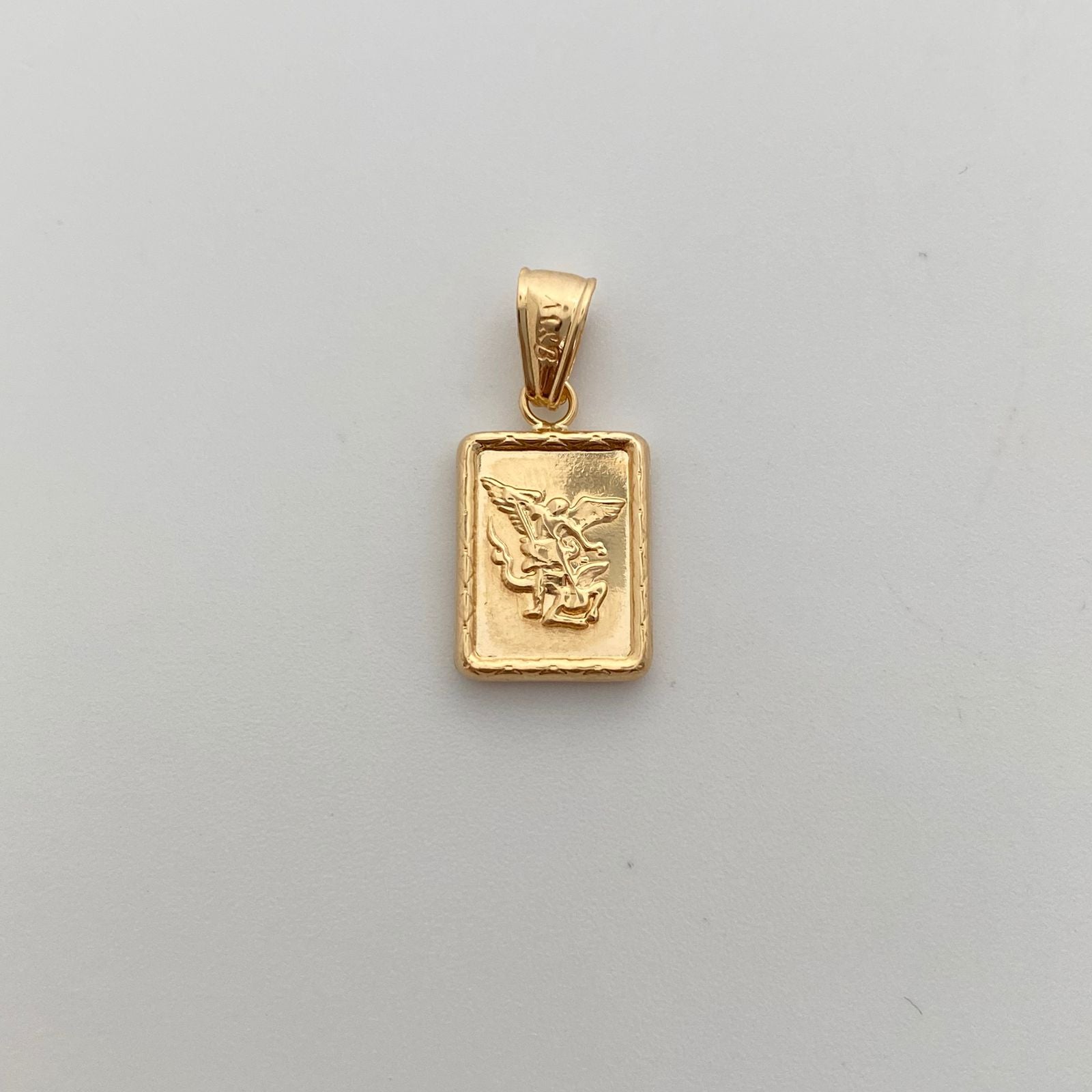 Dije Placa San Miguel Arcangel Oro amarillo 18k 0,95 Gr / 10,2 mm / 2,1 Cm