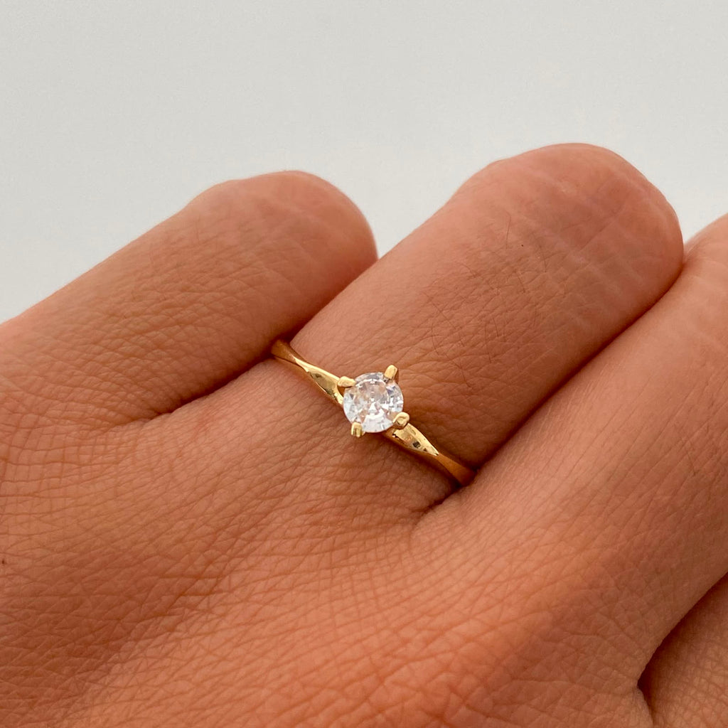 Anillo Solitario Oro amarillo 18k / Talla 6 / 1,6 Gr / 2 mm