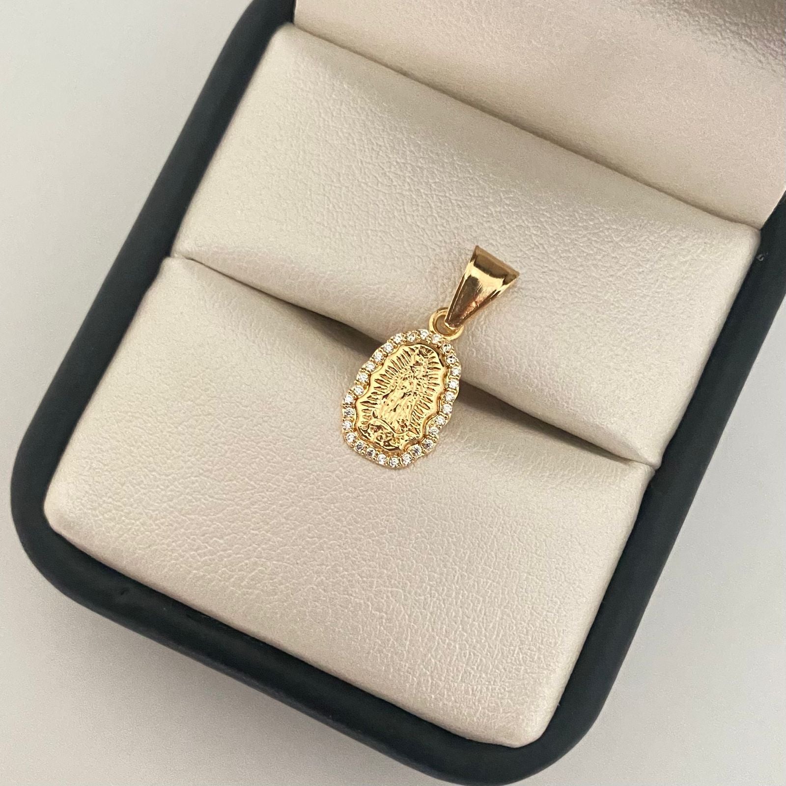Dije silueta virgen guadalupe borde casting Oro amarillo 18k 0,70 Gr / 2,0 Cm
