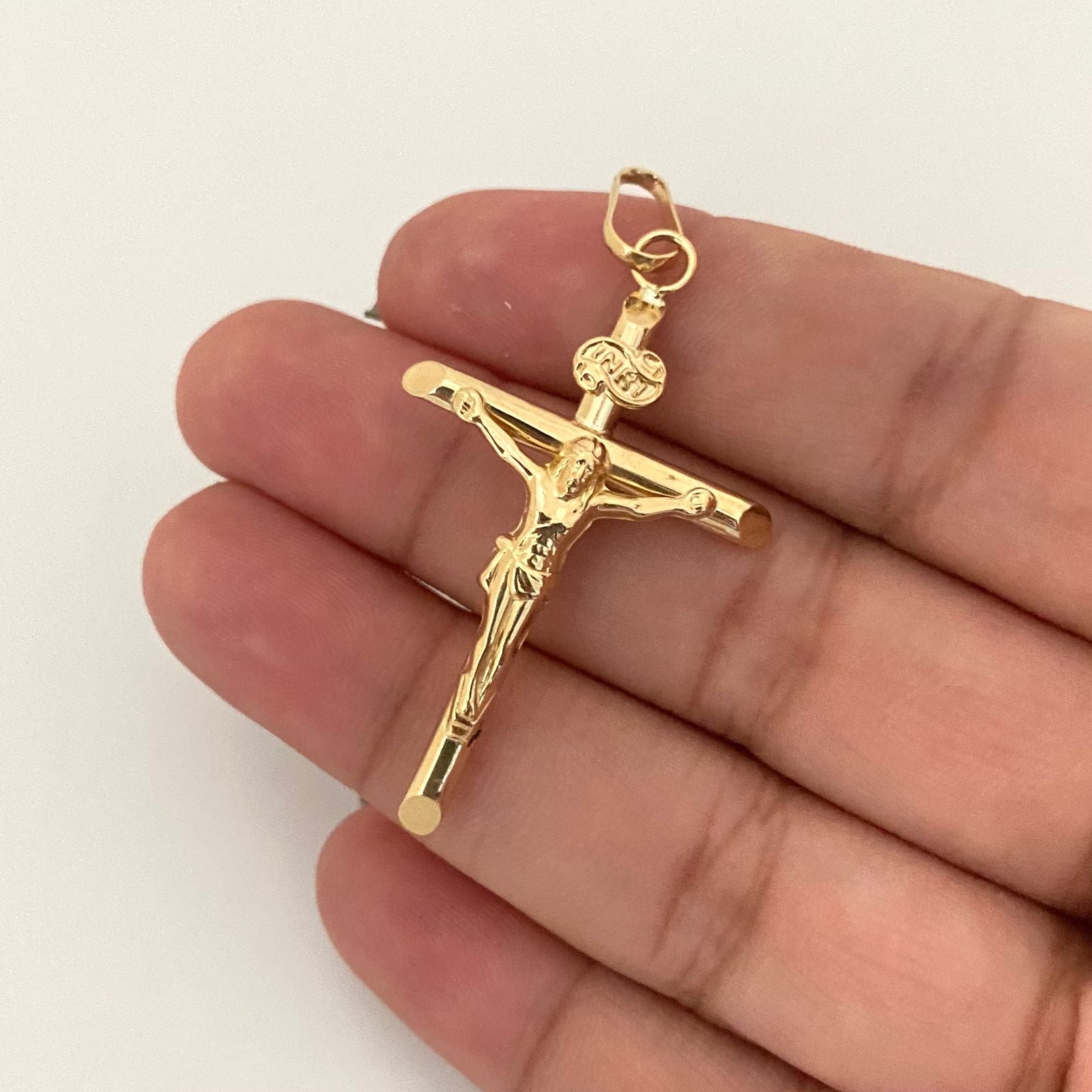 Dije cruz cristo tubular Oro amarillo 18k 1,85 Gr / 5,0 Cm
