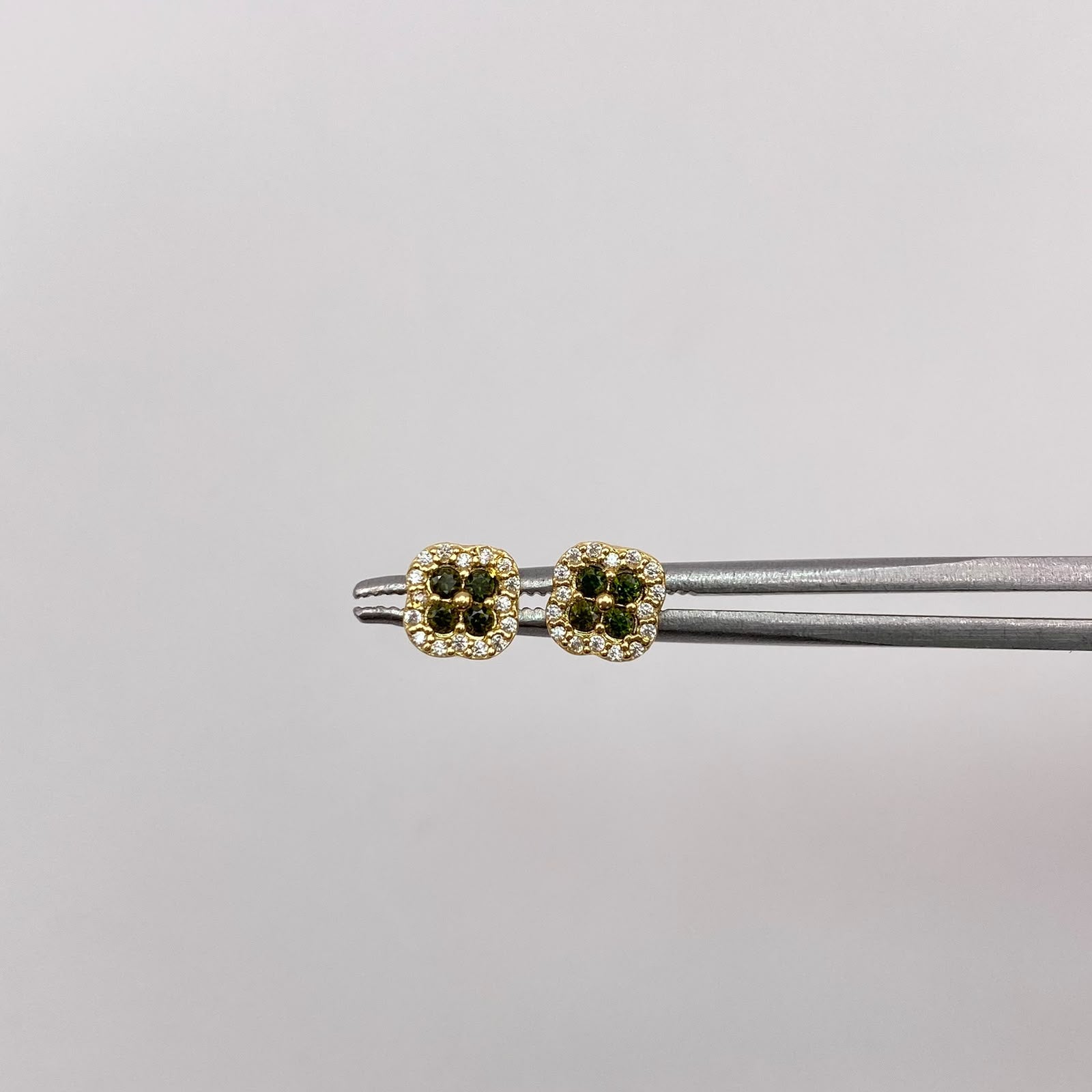 Topos flor circones verde militar y blancos Oro amarillo 18k 0,9 Gr / 6,43 mm
