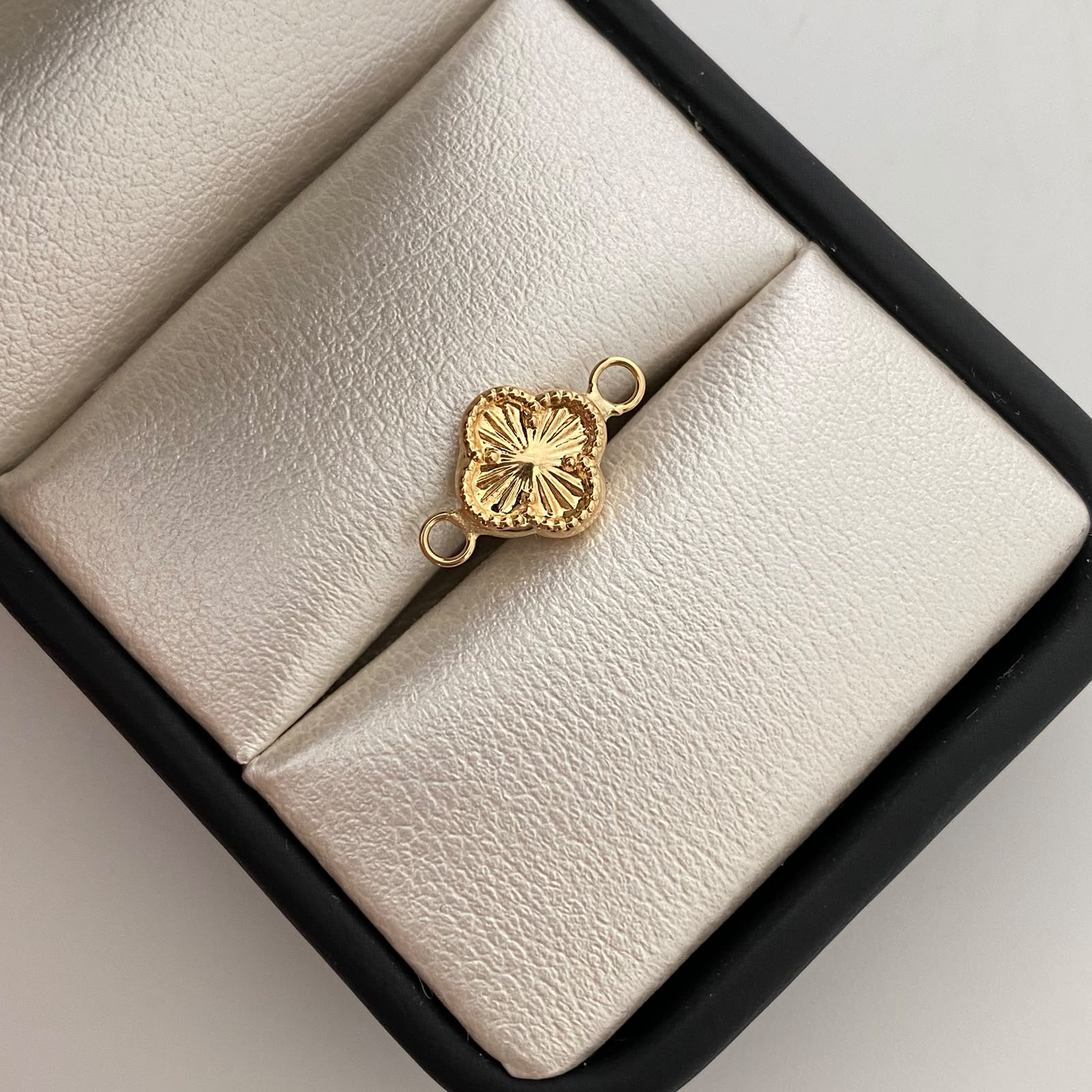Herraje Trebol Diamantado Oro amarillo 18k 0,4 Gr / 1,5 Cm