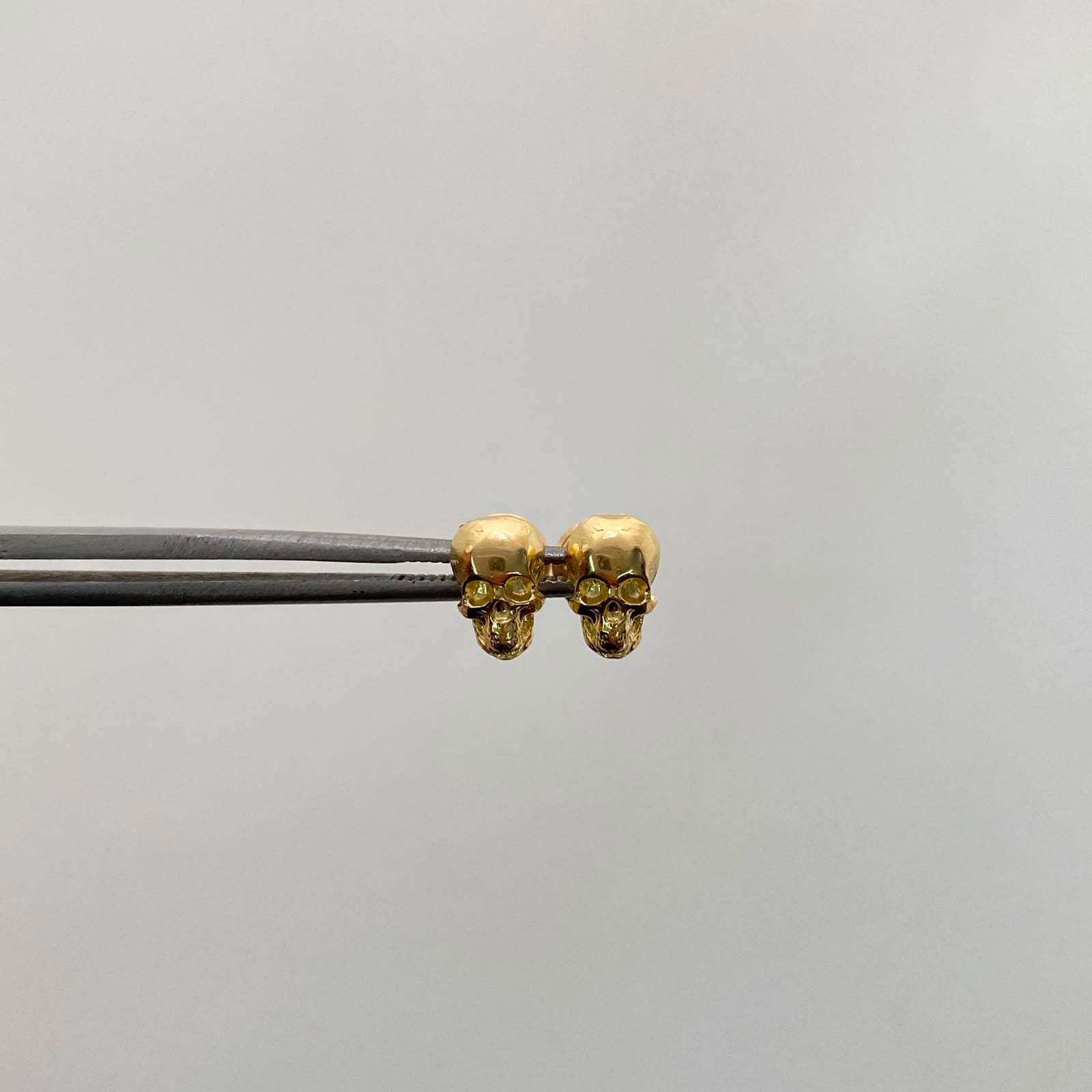 Topos Calavera Oro amarillo 18k 1,5 Gr / 5,1 mm