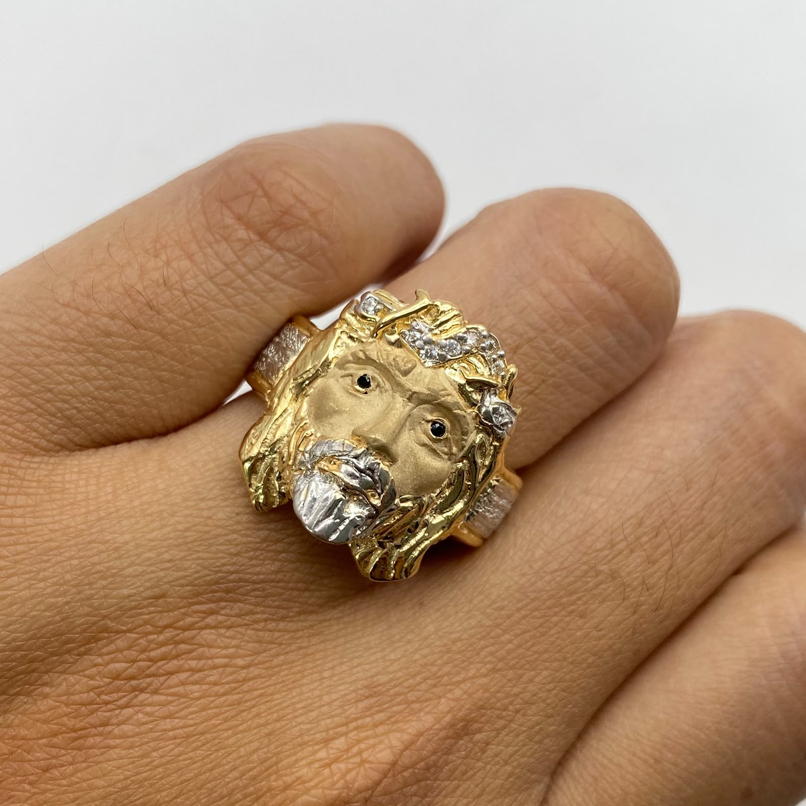 Anillo rostro cristo circones blancos Oro amarillo y Oro blanco 18k / Talla 9 1/2 / 6,6 Gr / 6,76 mm