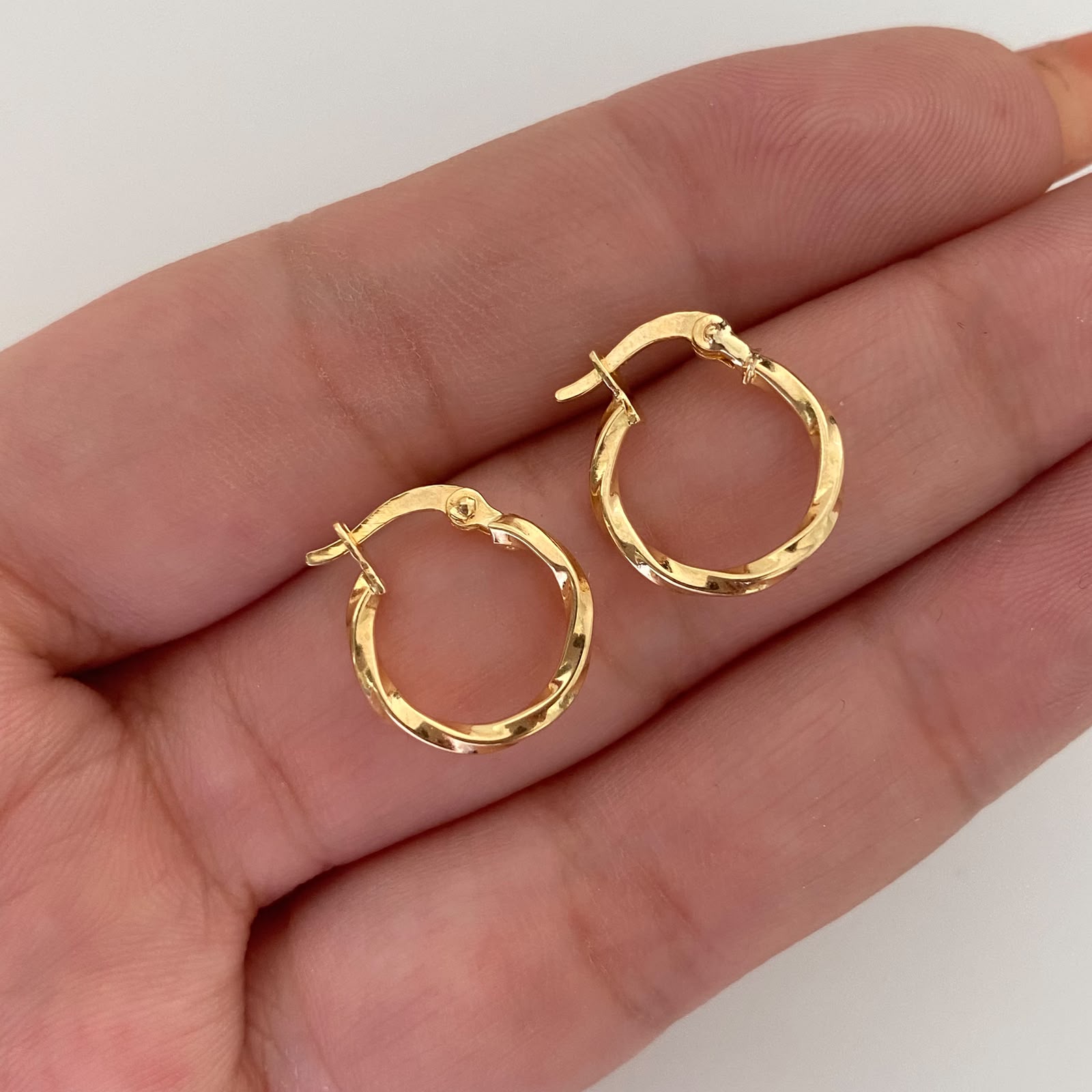 Candonga Entorchada Oro amarillo 18k 0,85 Gr / 1,5 Cm
