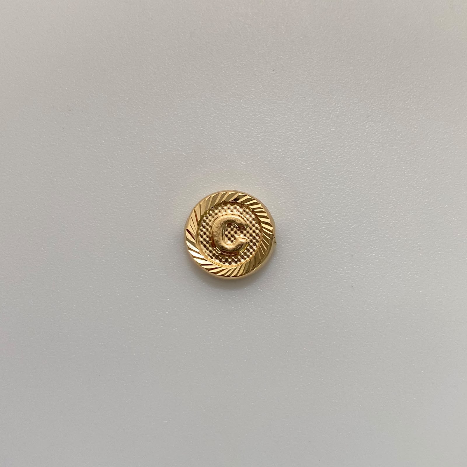Herraje Letra C Diamantada Oro amarillo 18k 0,5 Gr / 1,1 Cm