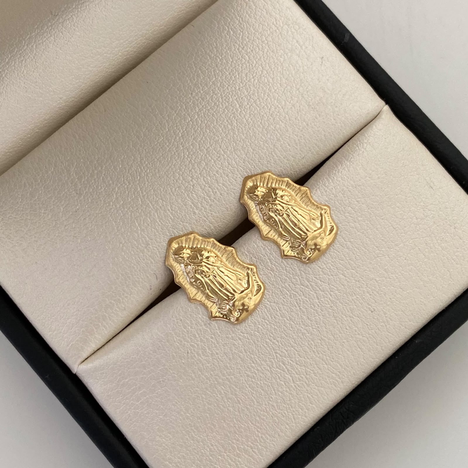 Topos Virgen de Guadalupe Silueta Oro amarillo 18k 1,45 Gr / 10,3 mm