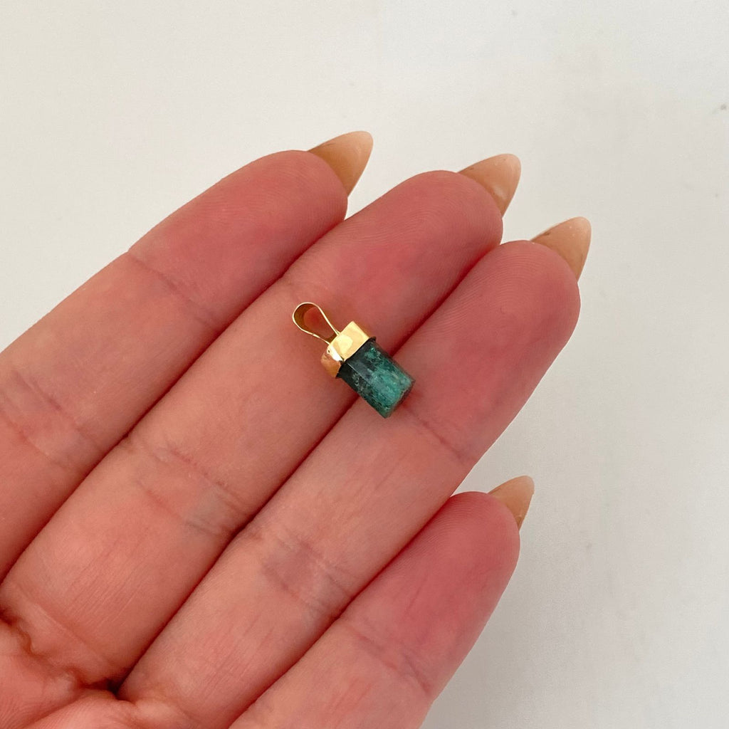 Dije con morralla de esmeralda  Oro amarillo 18k 1,05 Gr