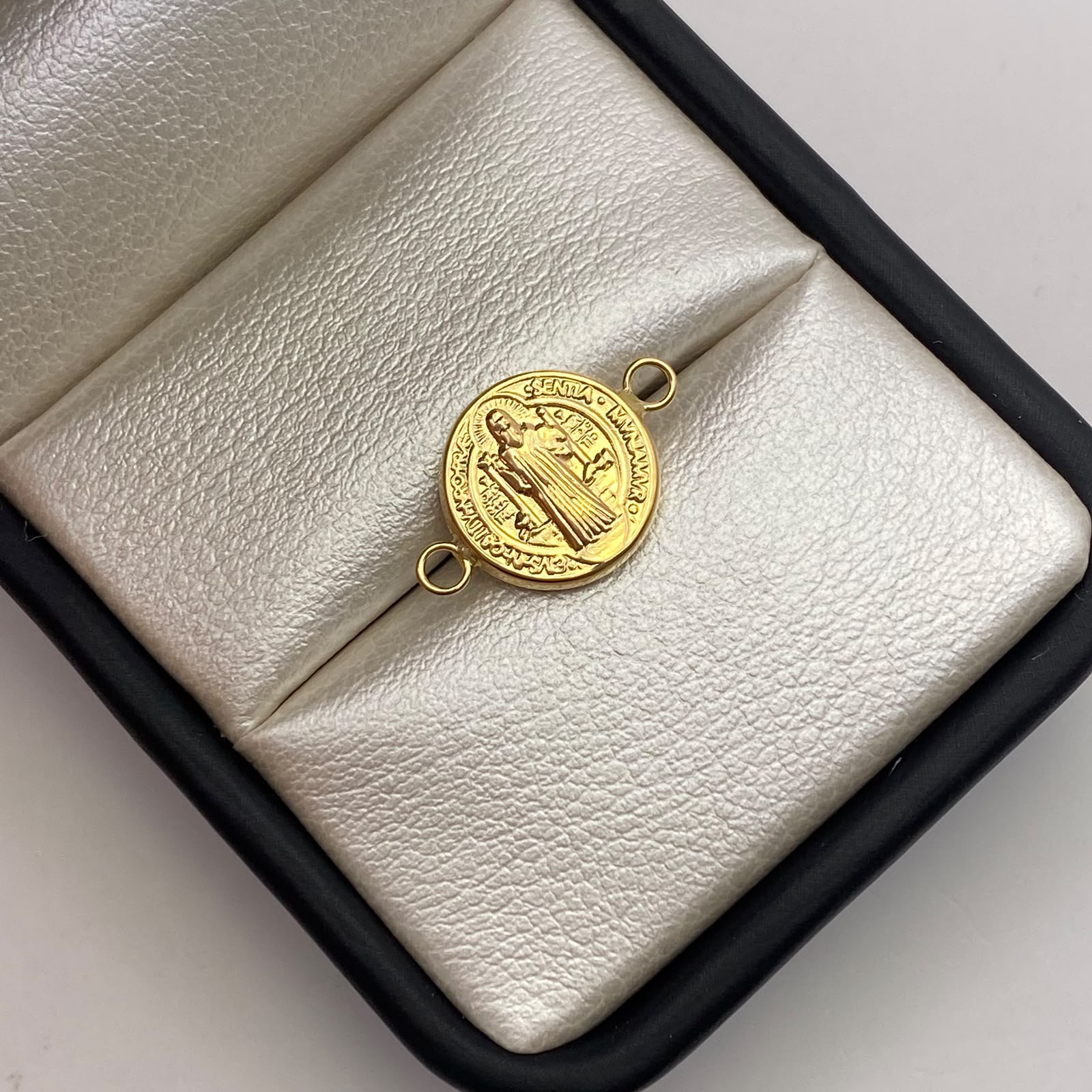 Herraje san benito Oro amarillo 18k 0,64 Gr / 1,7 Cm