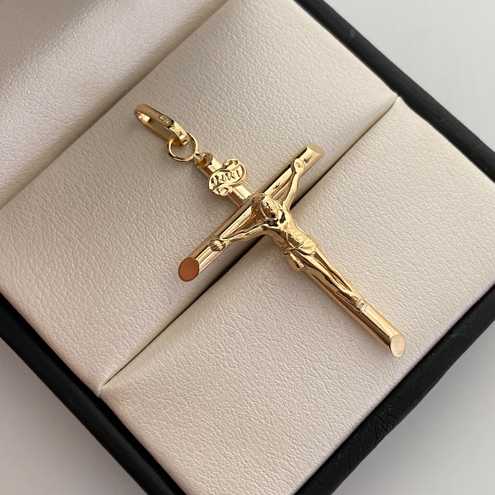 Dije Cruz Tubular Cristo Oro amarillo 18k 1,95 Gr / 28,2 mm / 5 Cm