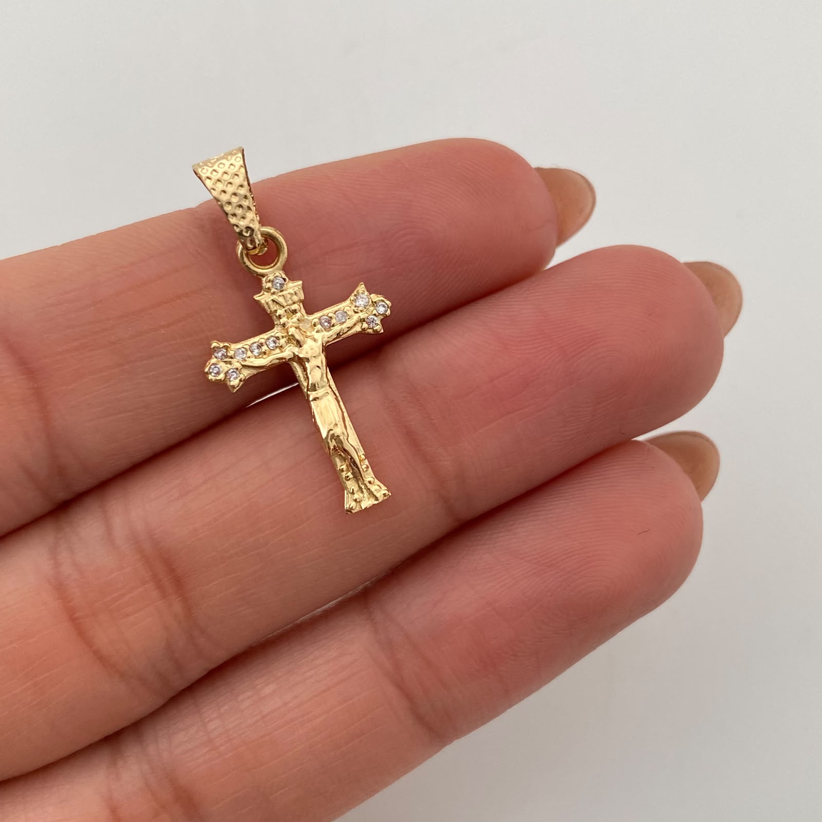 Dije Cruz Cristo Casting Oro amarillo 18k 1,3 Gr / 14,2 mm / 2,7 Cm