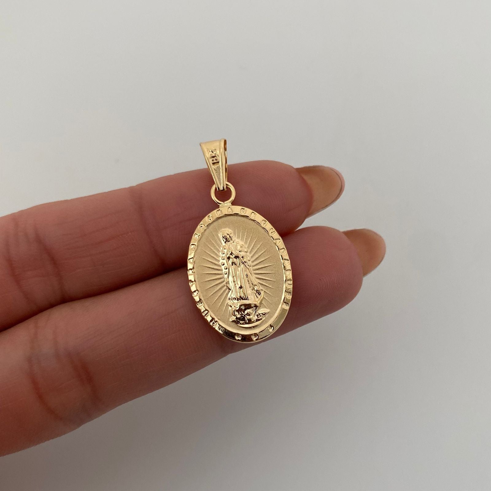 Dije medalla virgen de guadalupe  Oro amarillo 18k 1,6 Gr / 3 Cm