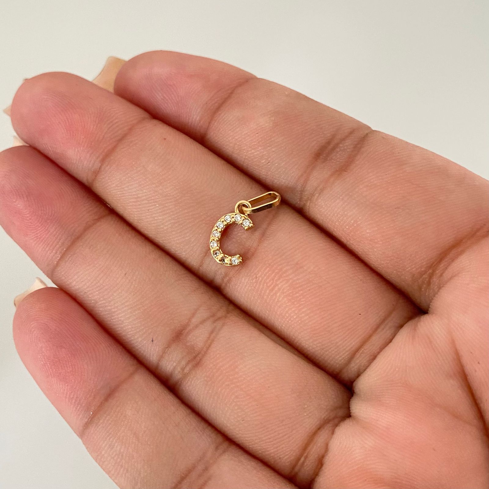 Dije letra C casting Oro amarillo 18k 0,4 Gr / 1,5 Cm