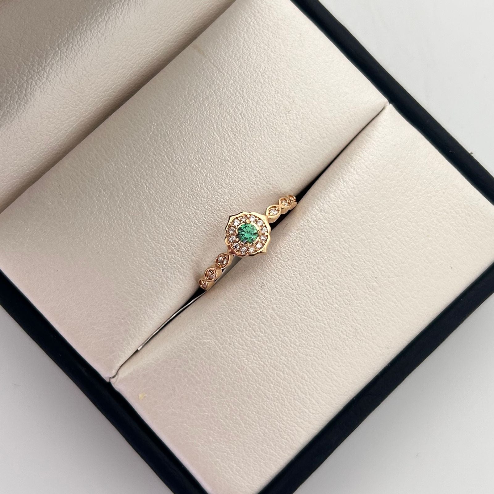 Anillo Solitario Lady Dee Oro amarillo 18k / Talla 7 1/4 / 1,9 Gr / 1,3 mm