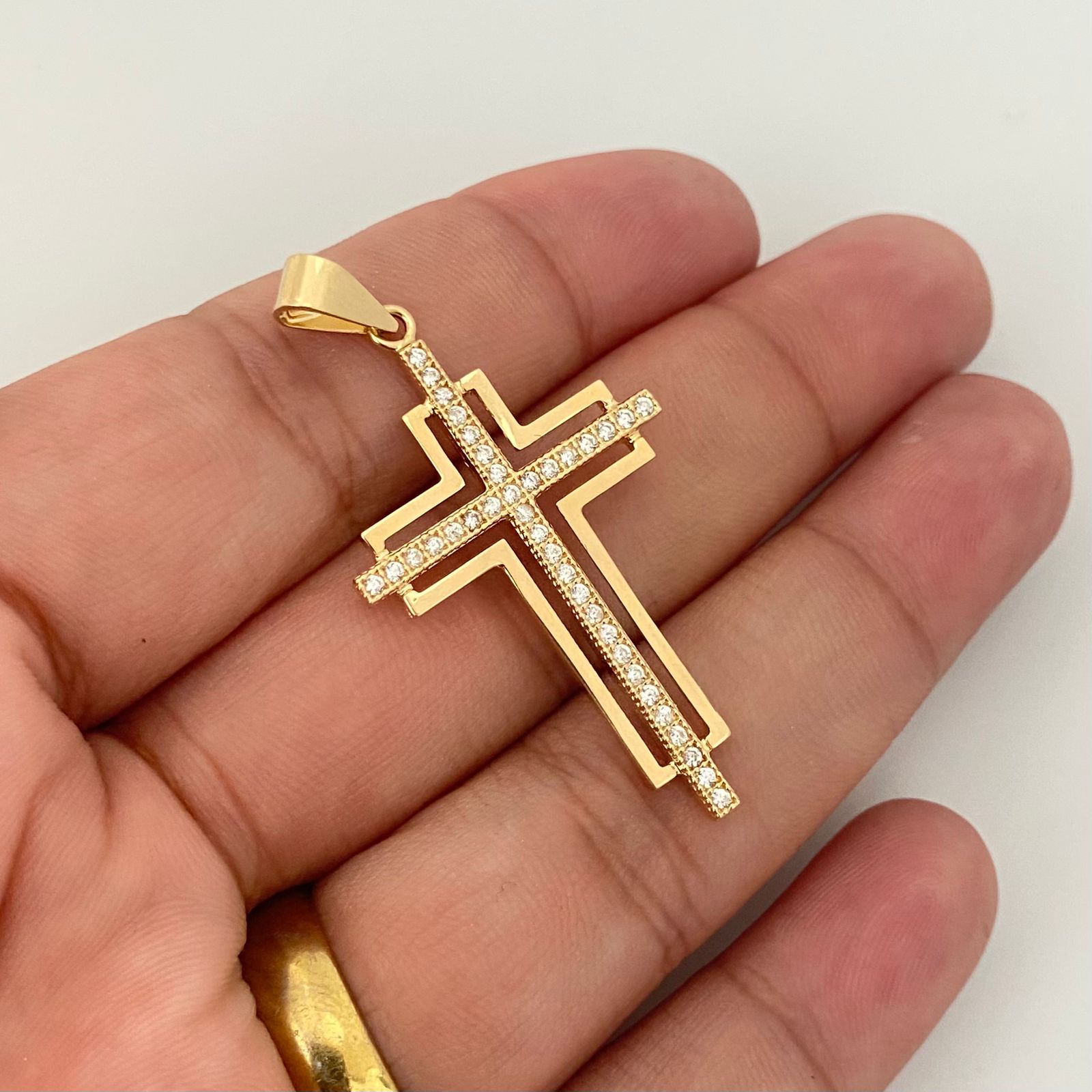 Dije silueta cruz centro casting  Oro amarillo 18k 3,45 Gr / 4,5 Cm