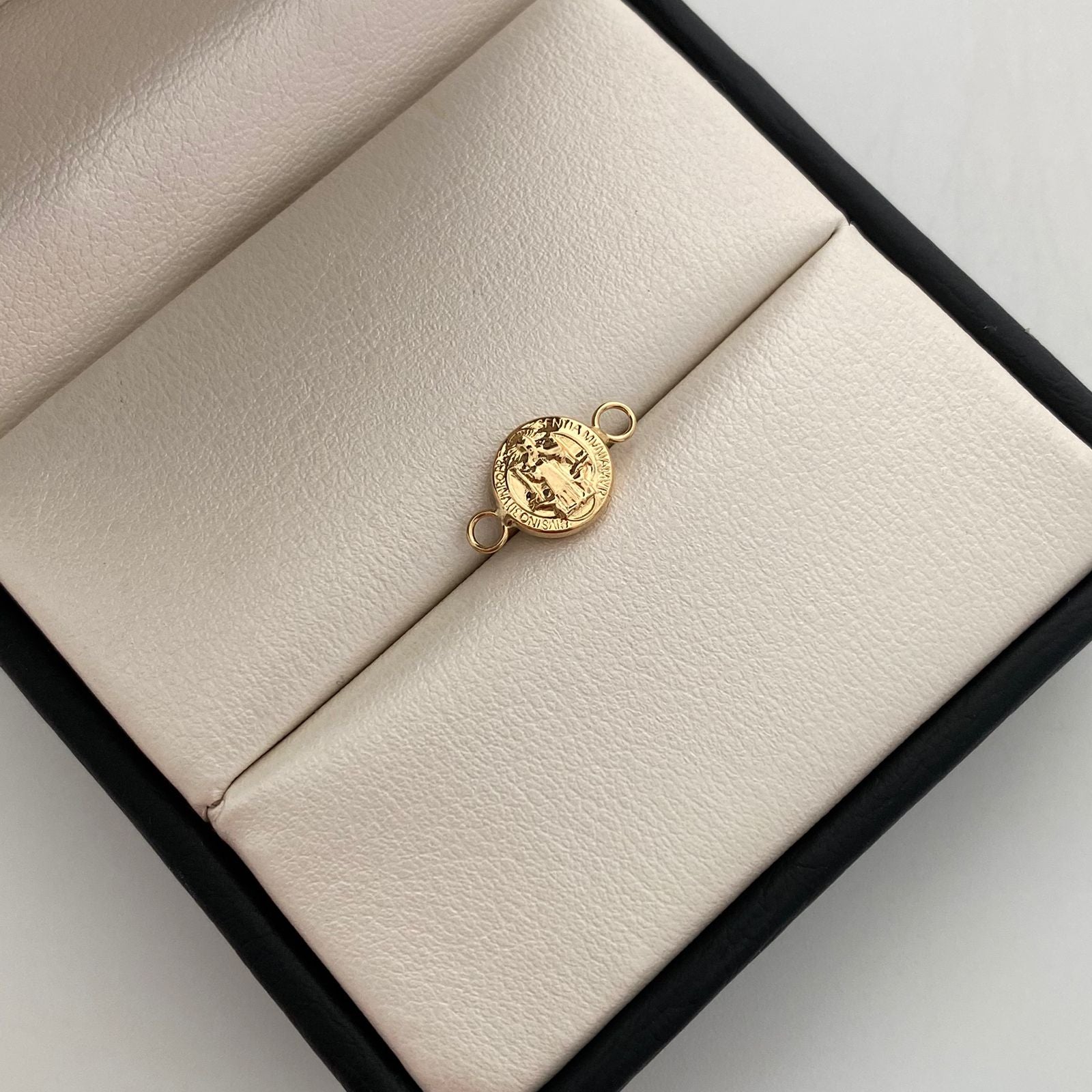 Herraje San Benito Oro amarillo 18k/ 0,35 Gr / 1 Cm