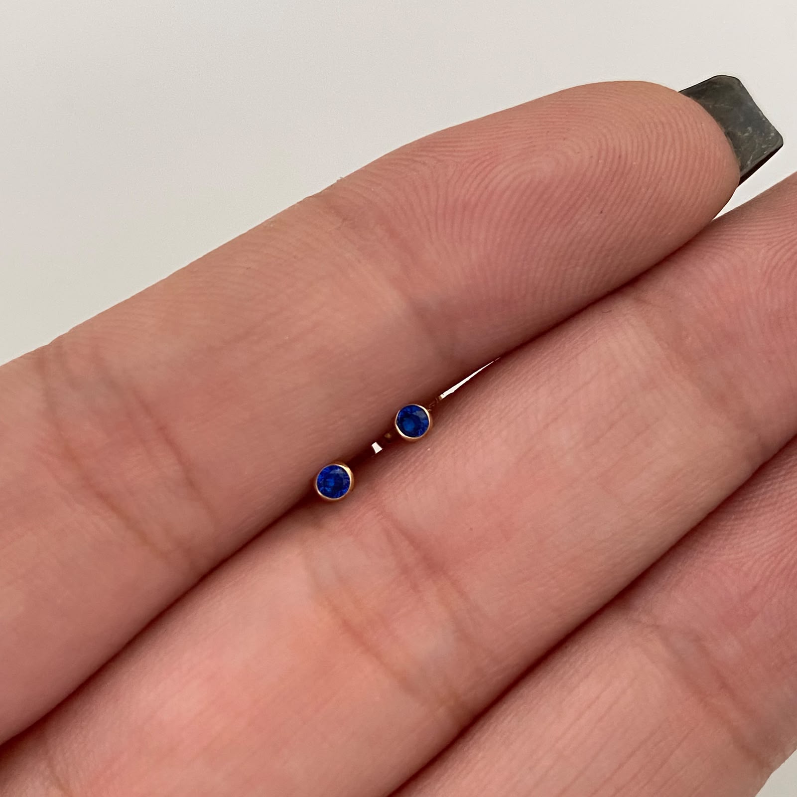 Topos Circon Azul oscuro Oro amarillo 18k 0,35 Gr / 3 mm