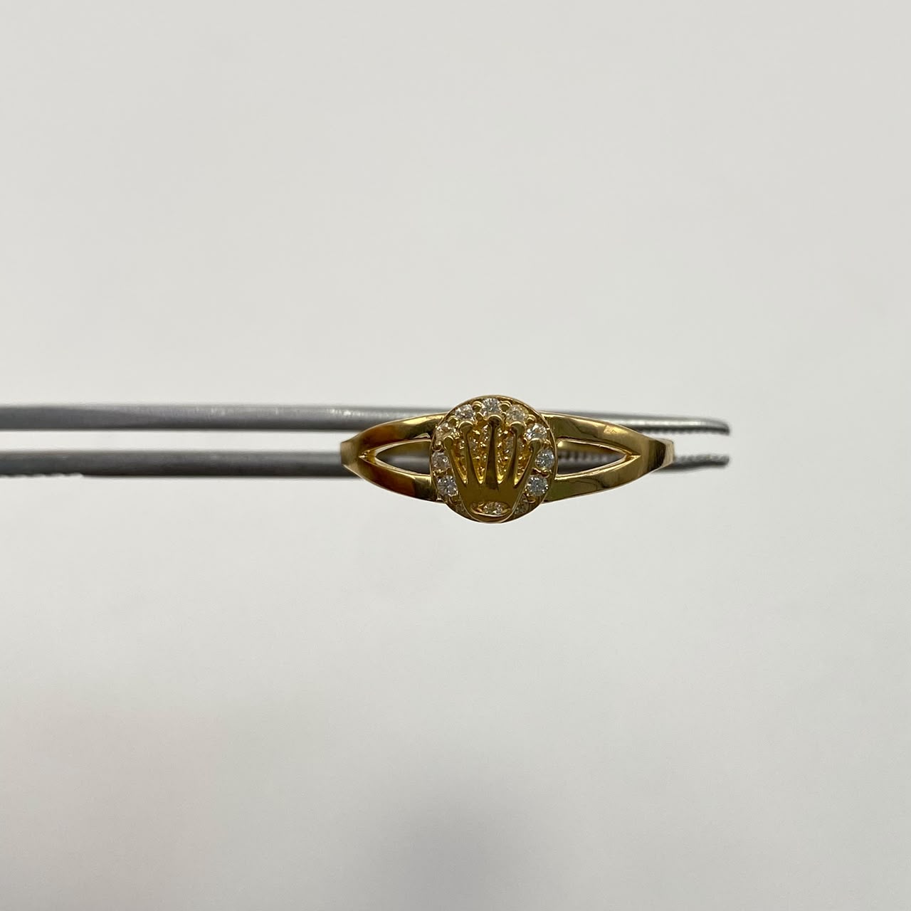 Anillo Corona rx circones blancos Oro amarillo 18k / Talla 11 / 2,6 Gr / 1,4 mm