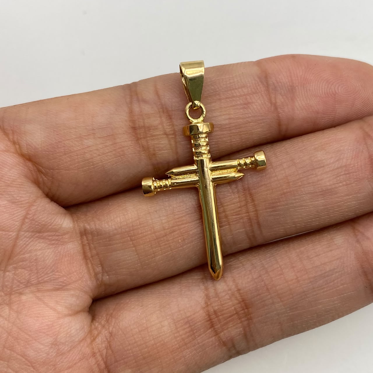 Dije Cruz clavo Oro amarillo 18k 1,65 Gr / 2,4 mm / 3,6 Cm