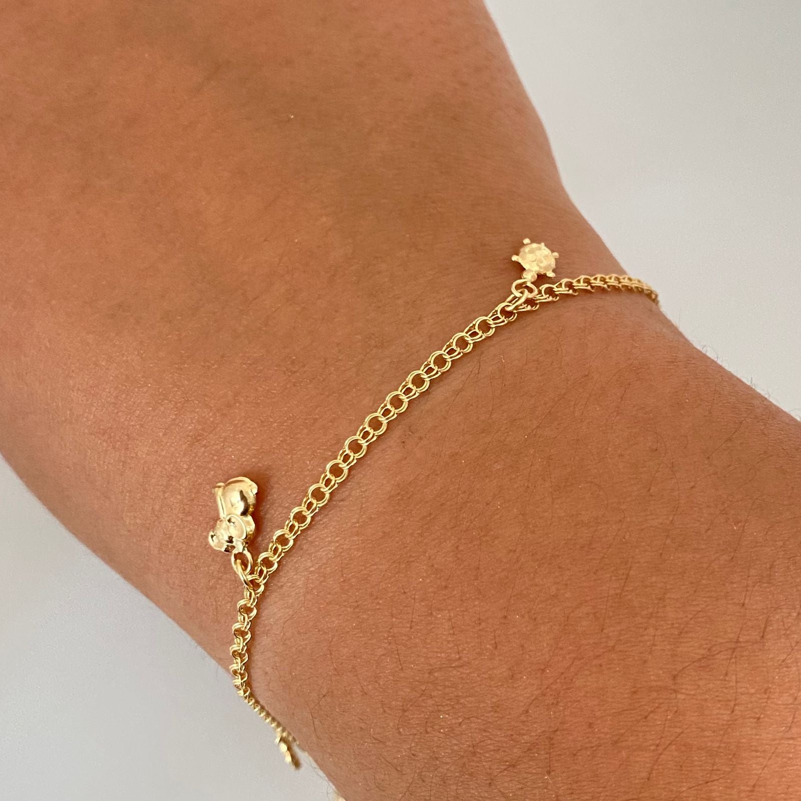 Tobillera doble aro seguido con dijes Oro amarillo 18k 3,55 Gr / 2,3 mm / 24,5 Cm Broche 0,15