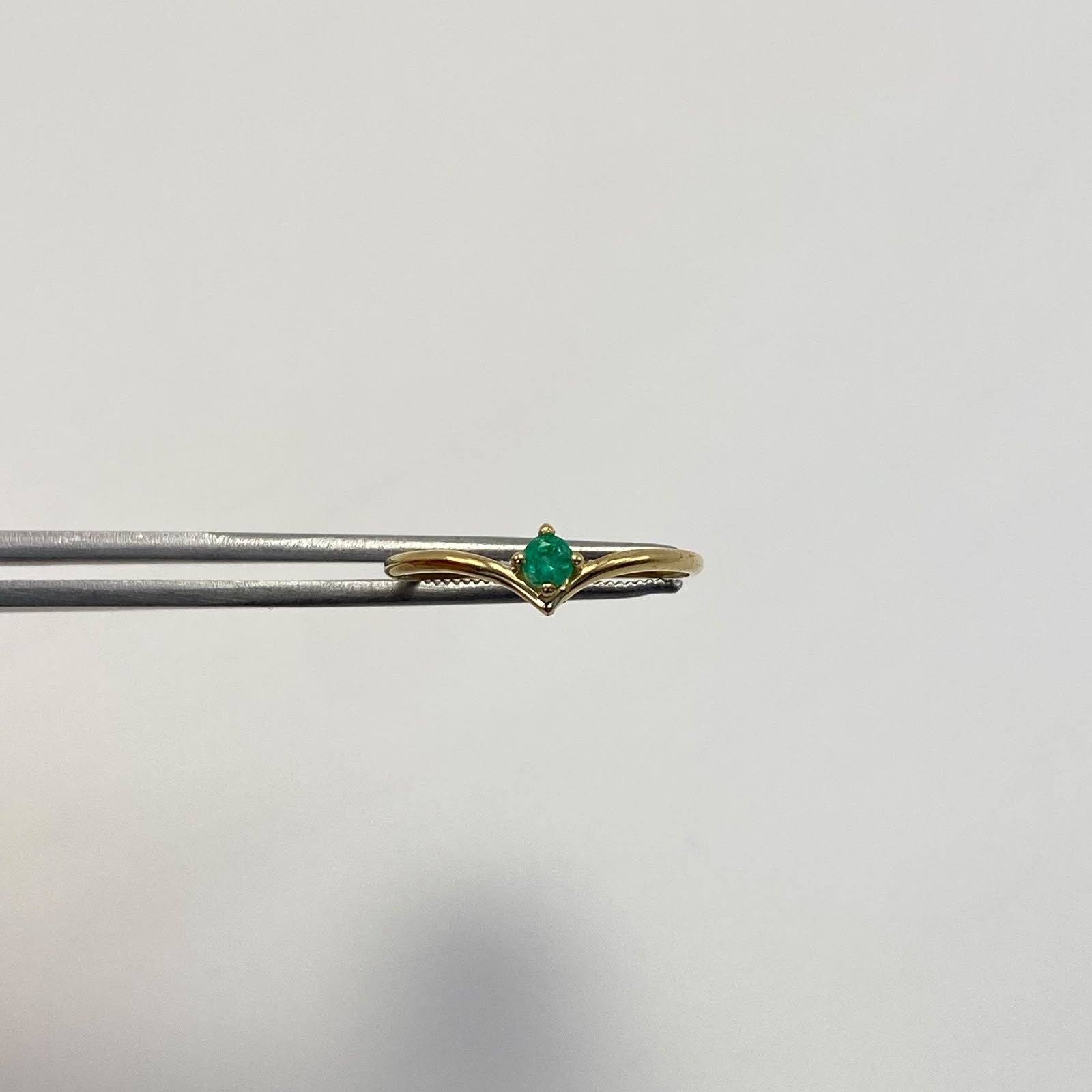 Anillo esmeralda 0.15qt  Oro amarillo / Talla 6 / 1,05 Gr