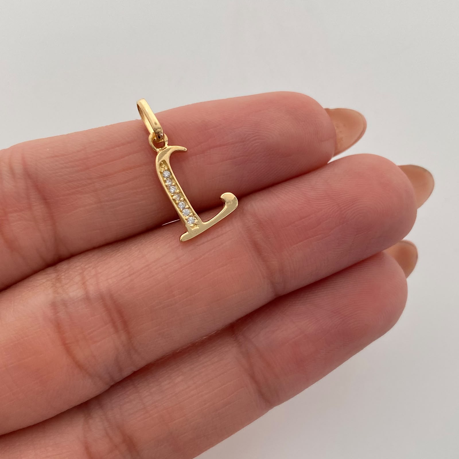 Dije Letra L Casting Oro amarillo 18k 0,7 Gr / 9,4 mm / 2 Cm