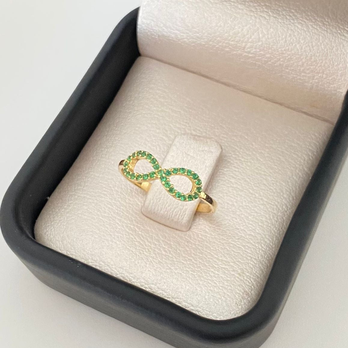 Anillo infinito casting verde Oro amarillo 18k / Talla 6 1/2 / 1,55 Gr