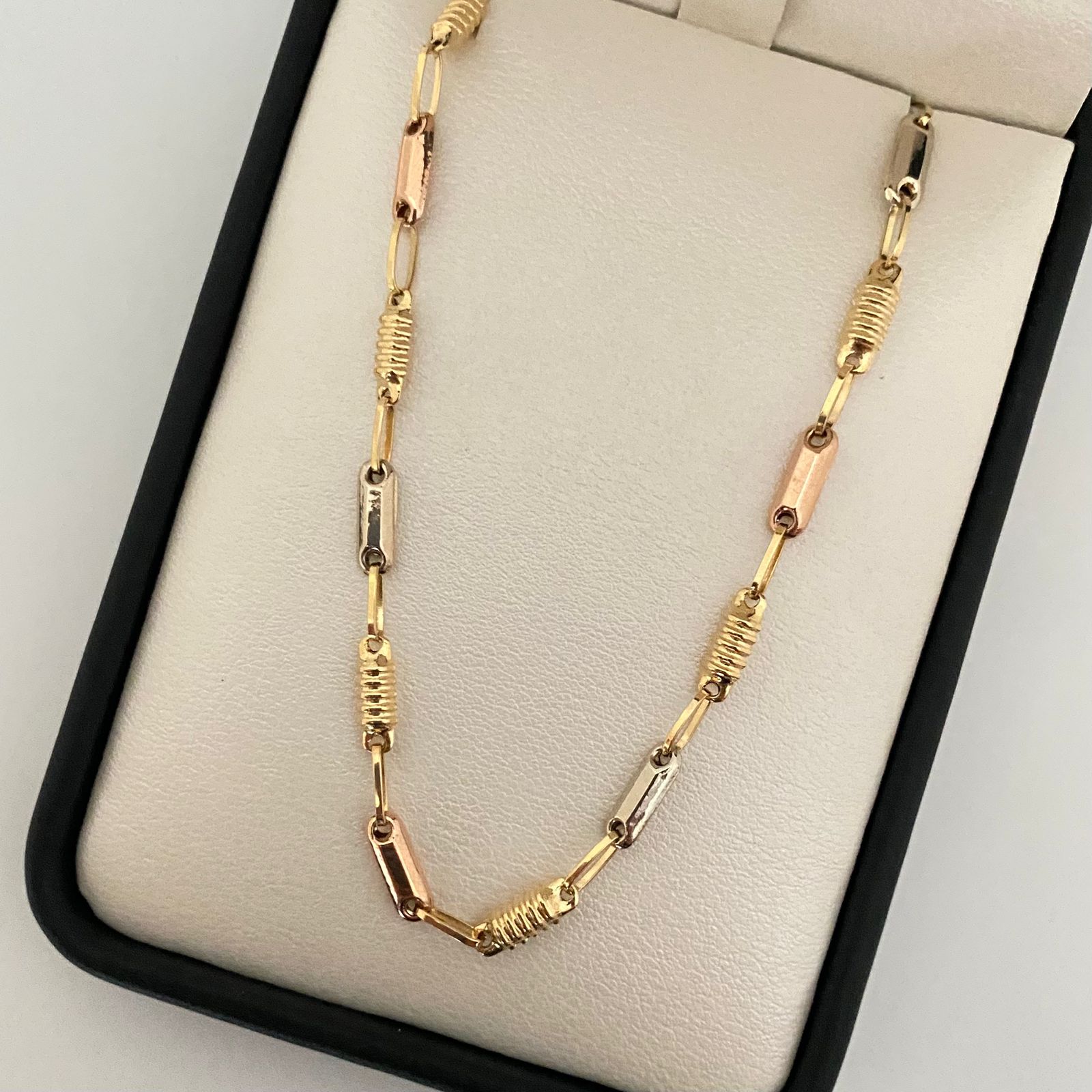 Cadena rustica Oro amarillo y Oro blanco 18k 9,90 Gr / 3,4 mm / 60 Cm Broche 0,60