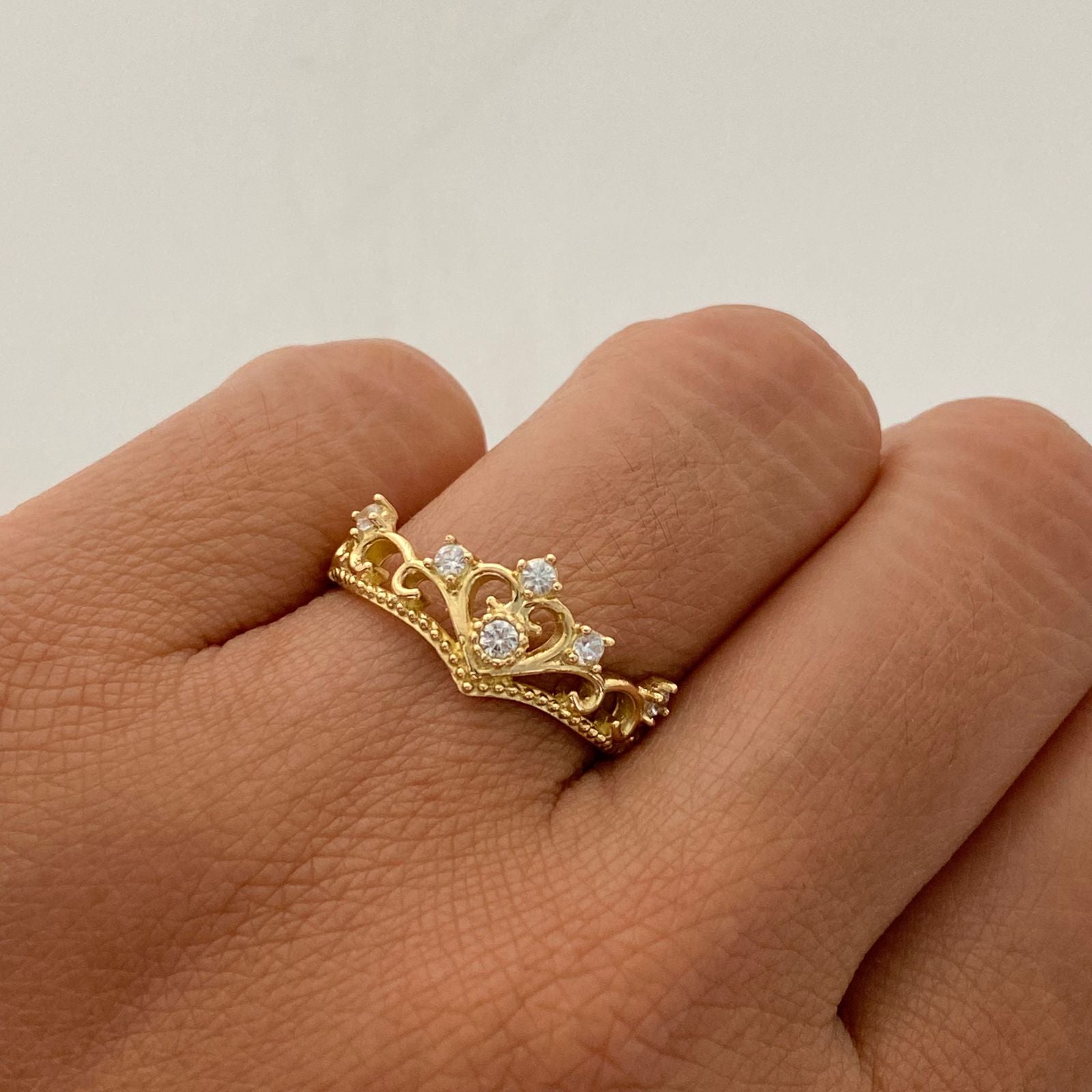 Anillo 15 Corazon circones blancos Oro amarillo 18k / Talla 6 1/2 / 3,0 Gr
