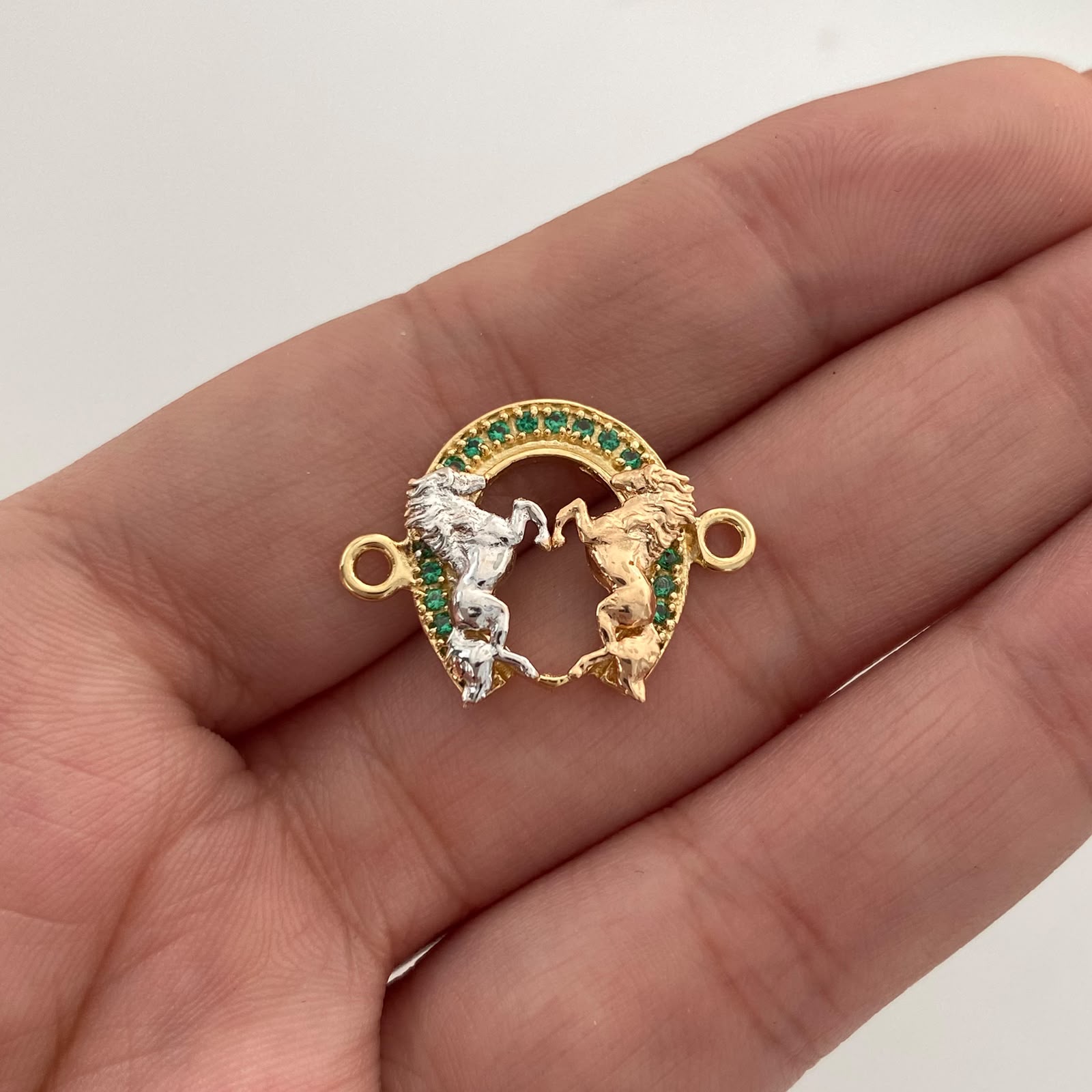 Herraje Caballos Casting Verde Tres oros 18k 2,9 Gr / 1,6 Cm