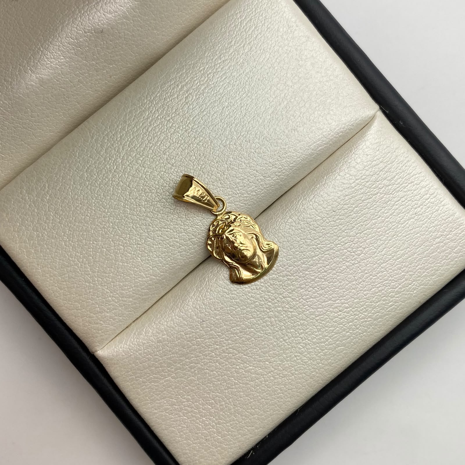 Dije rostro jesus Oro amarillo 18k 0,65 Gr / 9 mm / 2,5 Cm