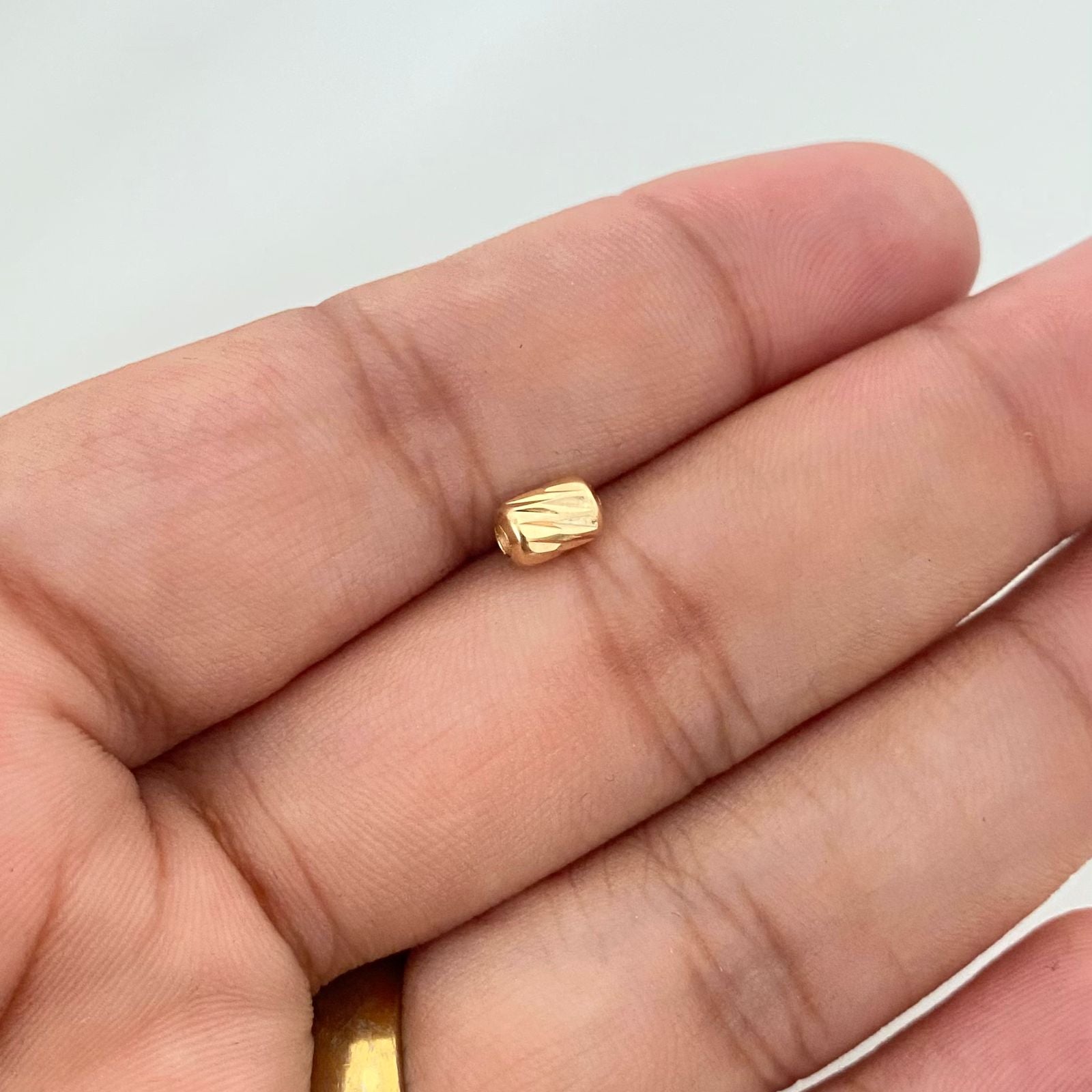 Herraje cilindro diamantado 4mm Oro amarillo 18k 0,2 Gr