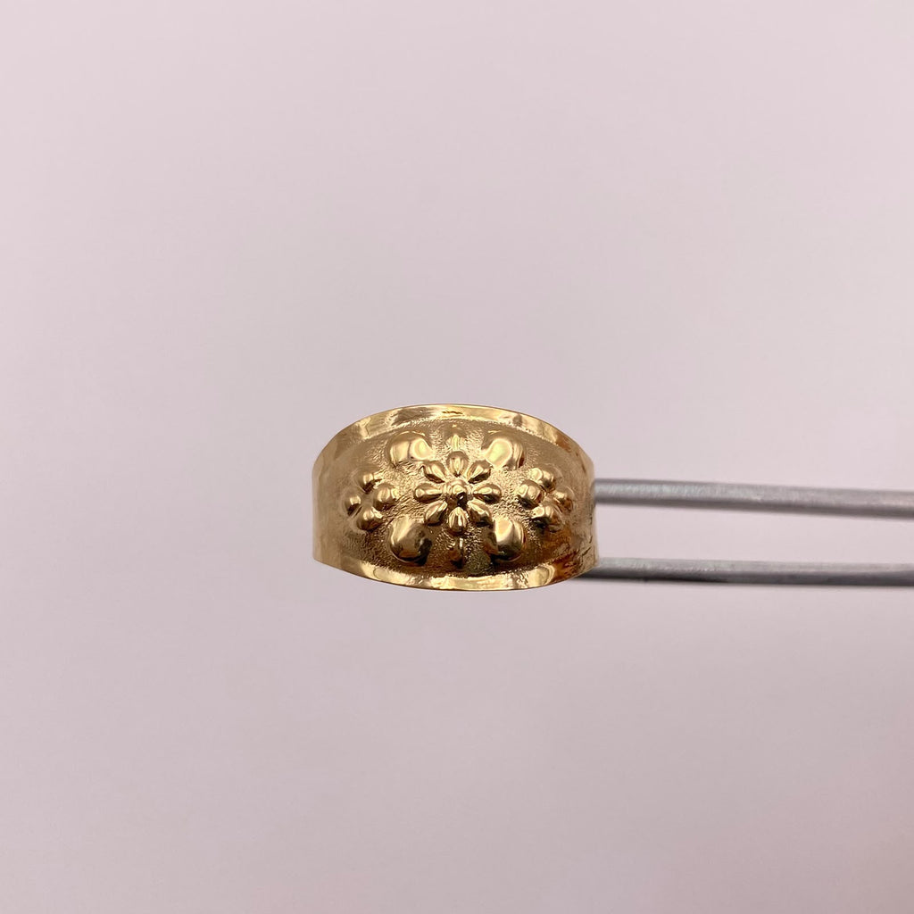 Anillo Troquel flores Oro amarillo 18k / Talla 9 / 1,95 Gr / 4,6 mm