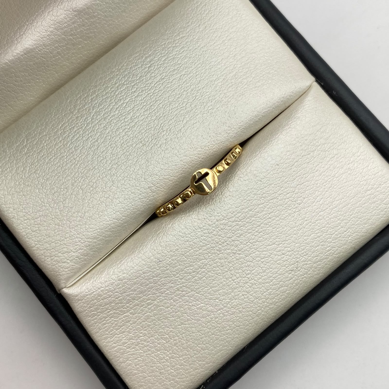 Anillo cruz central y balines Oro amarillo / Talla 7 / 1,4 Gr