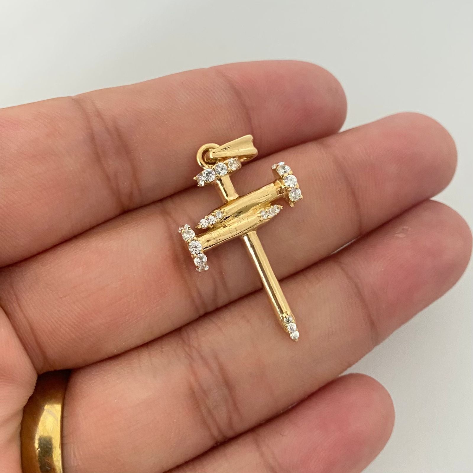 Dije cruz clavo circones blancos Oro amarillo 18k 4,35 Gr / 3,4 Cm