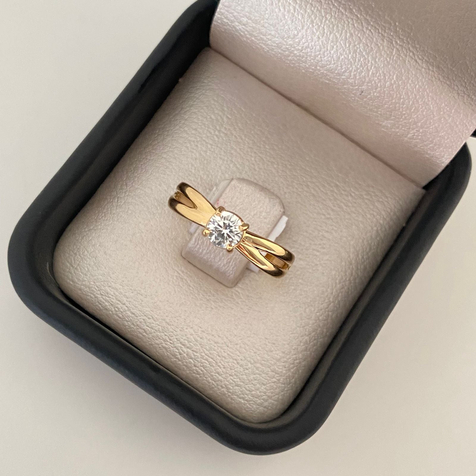 Anillo solitario lateral doble Oro amarillo 18k / Talla 8 1/4 / 2,5 Gr