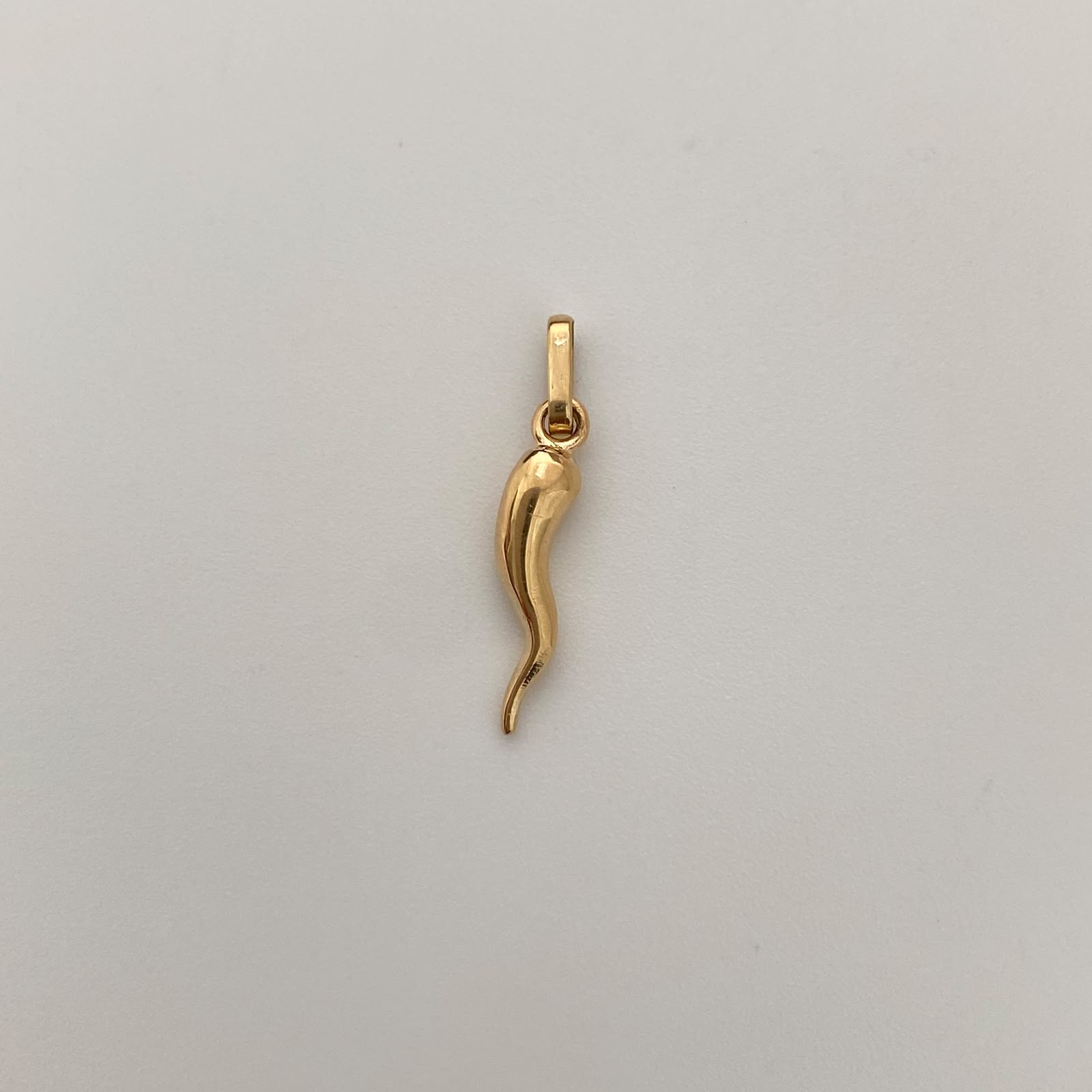 Dije Cuerno de la Abundancia Oro amarillo 18k 1,15 Gr / 3,8 mm / 2 Cm
