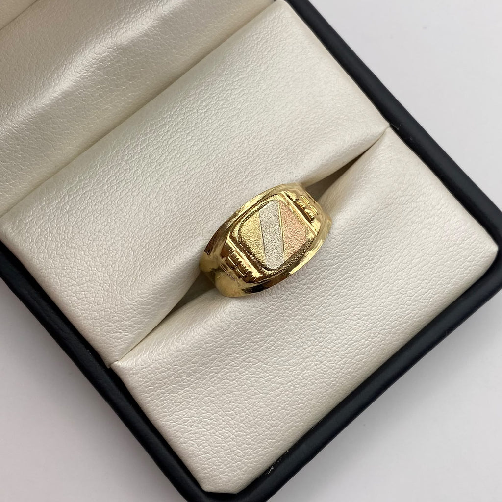 Anillo Troquel Cuadrado matte Tres oros 18k / Talla 11 3/4 / 2,95 Gr / 4,8 mm