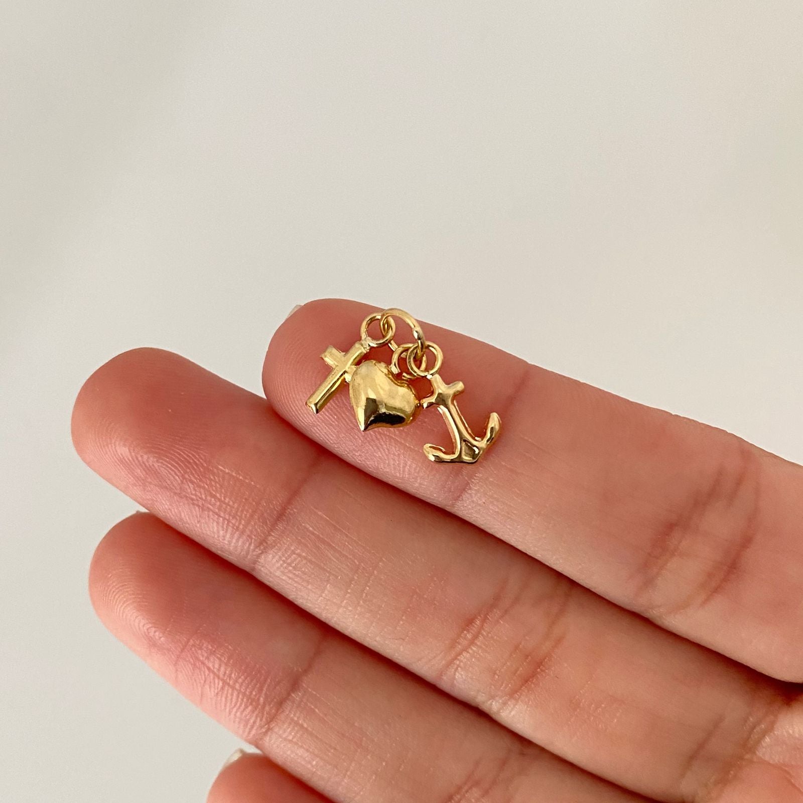 Dije tres gracias Oro amarillo 18k 0,8 Gr / 1,5 Cm