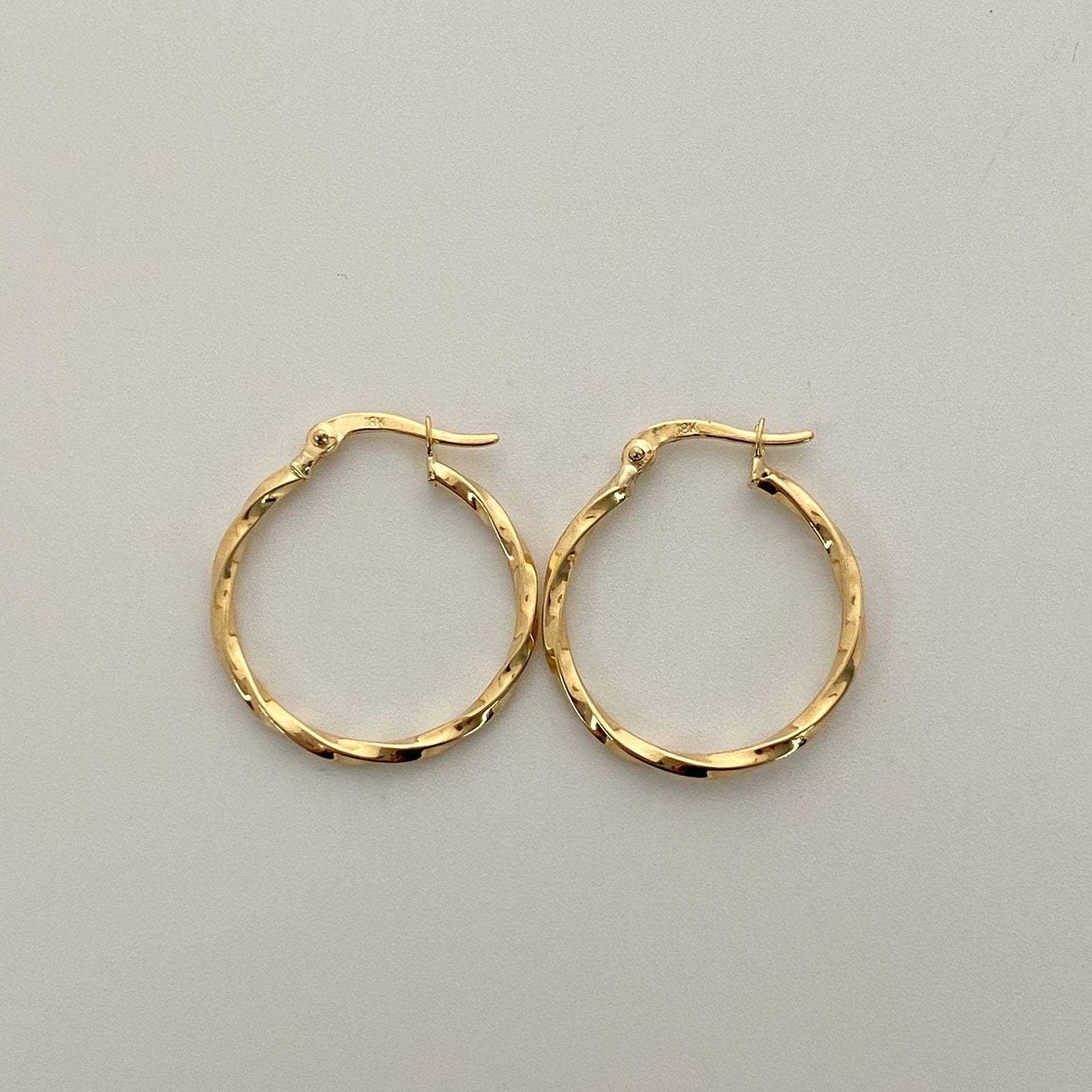 Candonga semi entorchada Oro amarillo 18k 1,25 Gr / 2,5 Cm