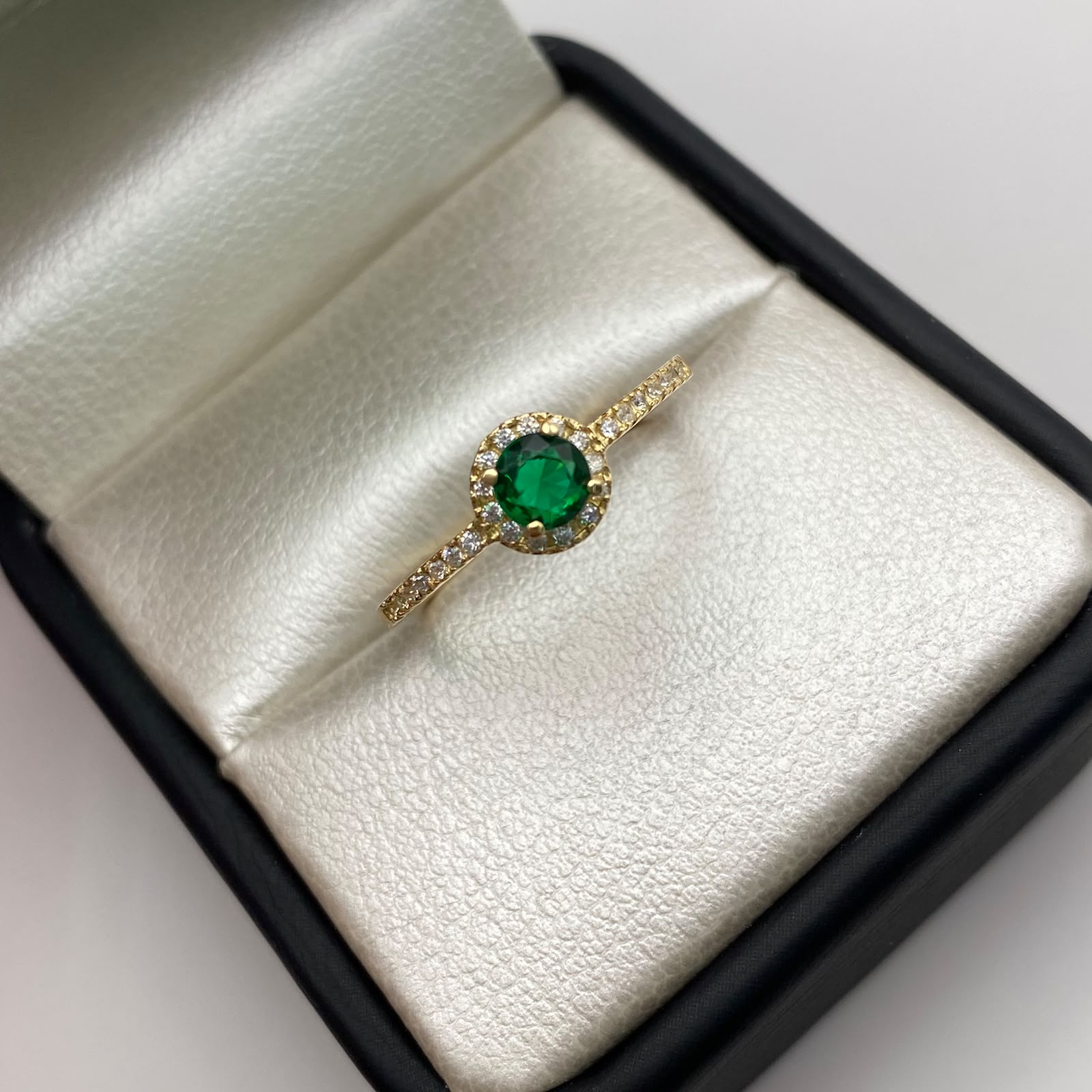 Anillo Solitario verdw Oro amarillo 18k / Talla 8 / 1,95 Gr / 1,3 mm
