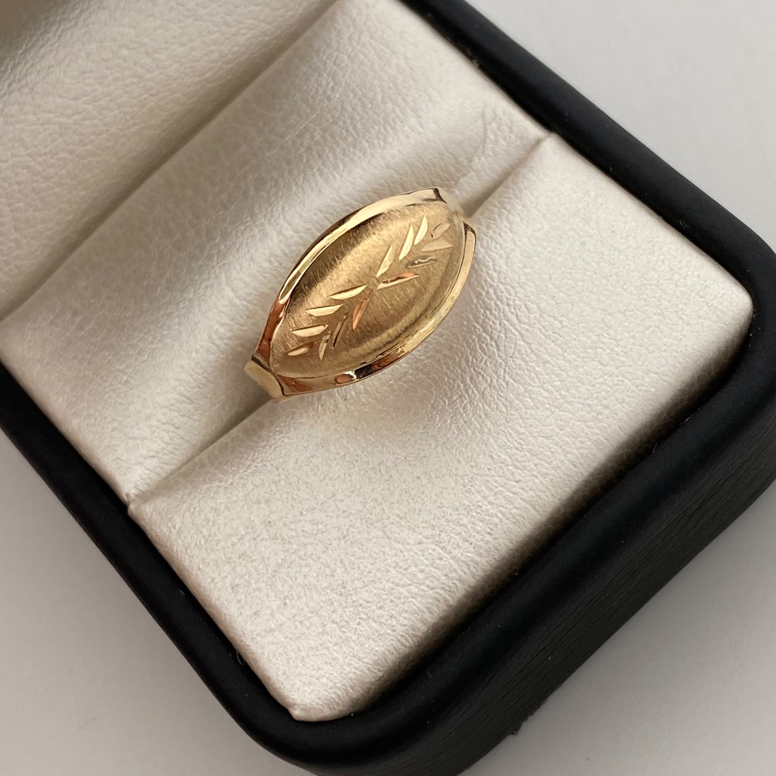 Anillo Troquel espiga Diamantada Oro amarillo 18k / Talla 8 3/4 / 1,6 Gr / 3,1 mm